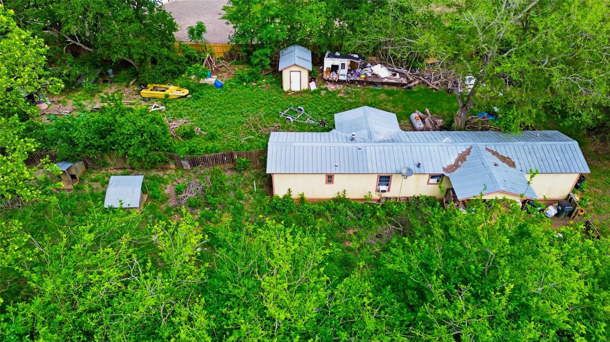 2 Skylark Dr, Martindale, TX 78655