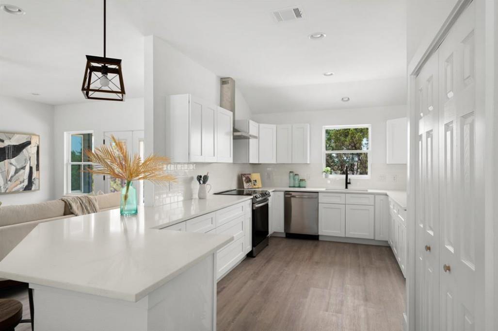 5102 Moss Pt, Lago Vista, TX 78645