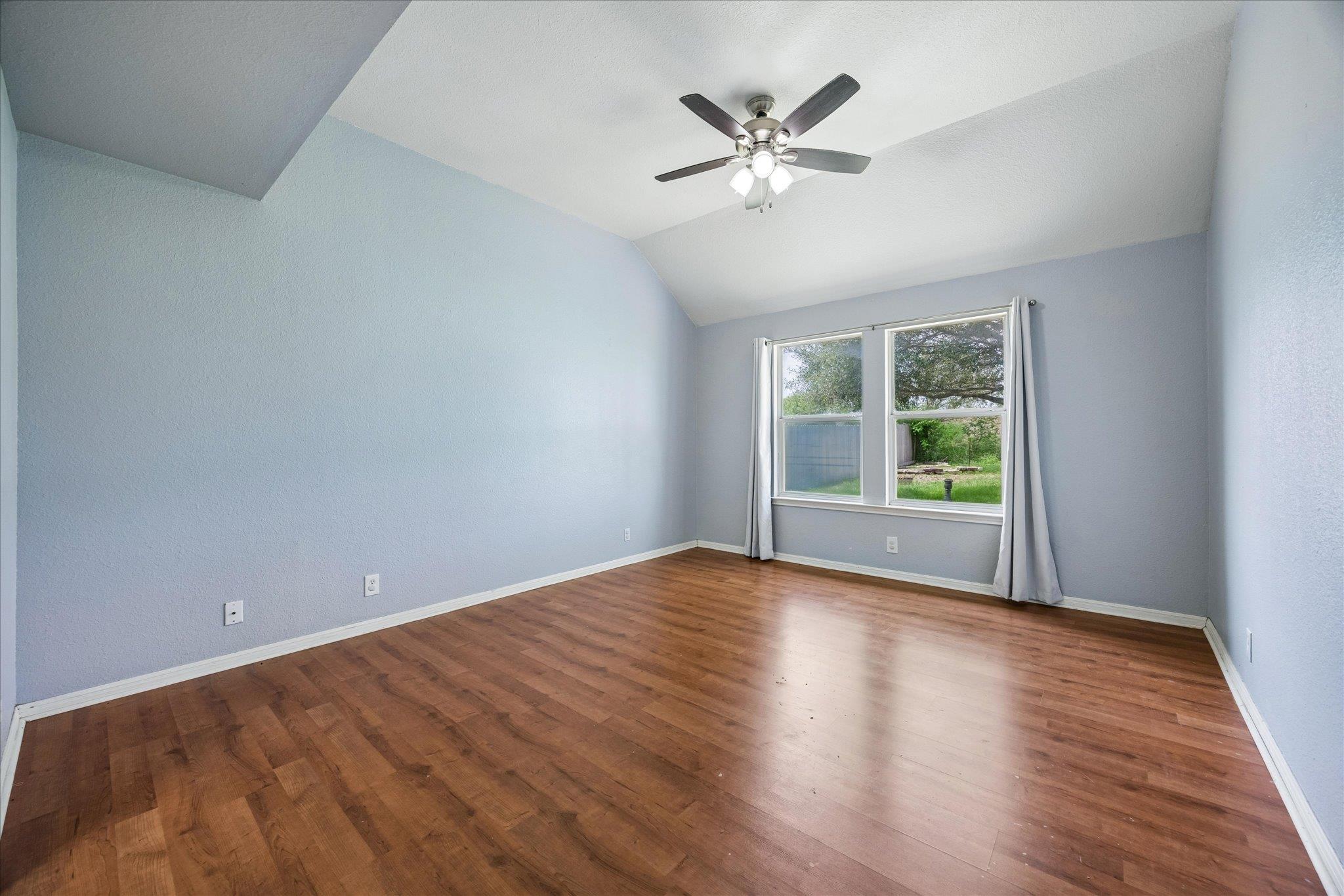 124 Lago Grande Dr, Kyle, TX 78640