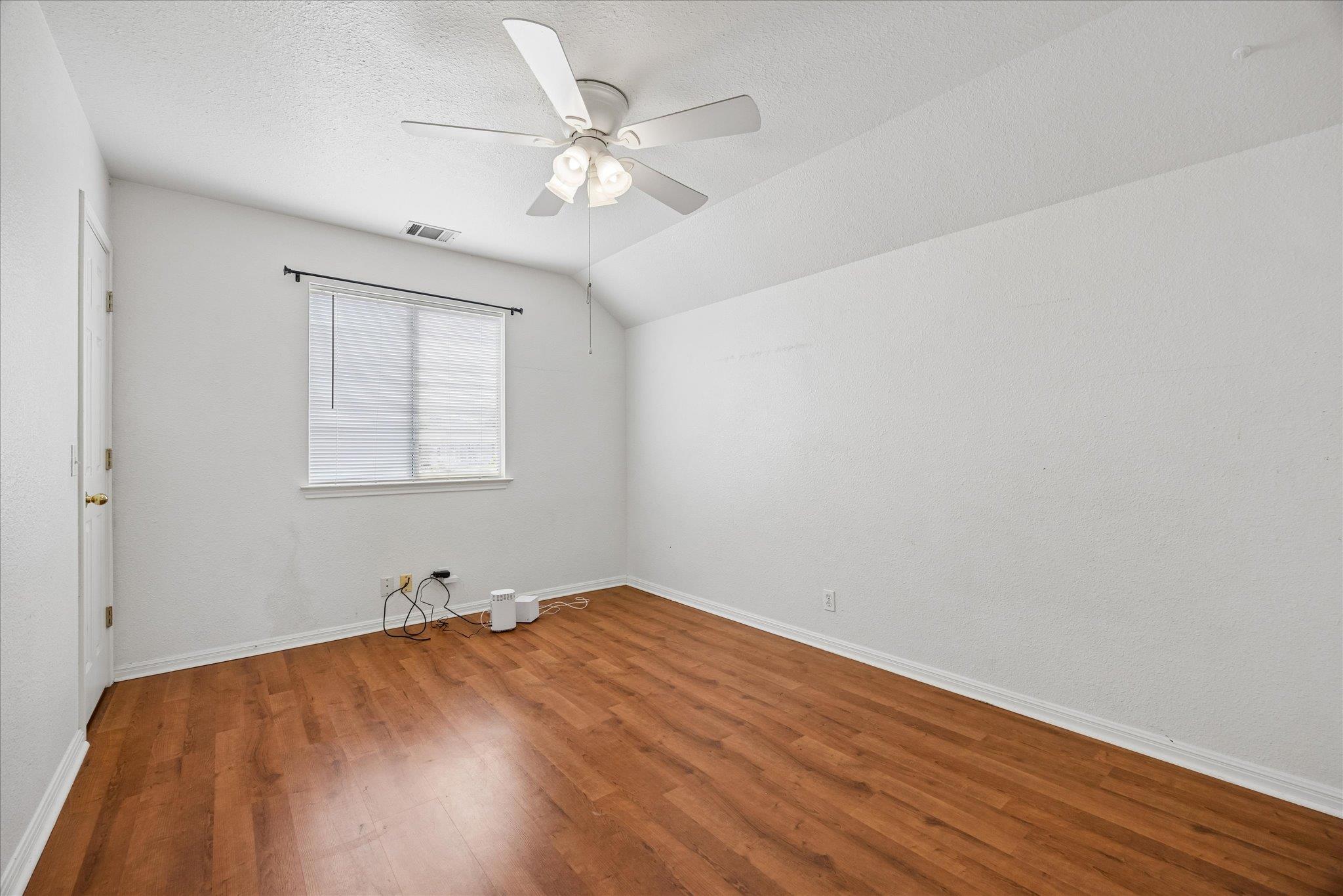 124 Lago Grande Dr, Kyle, TX 78640