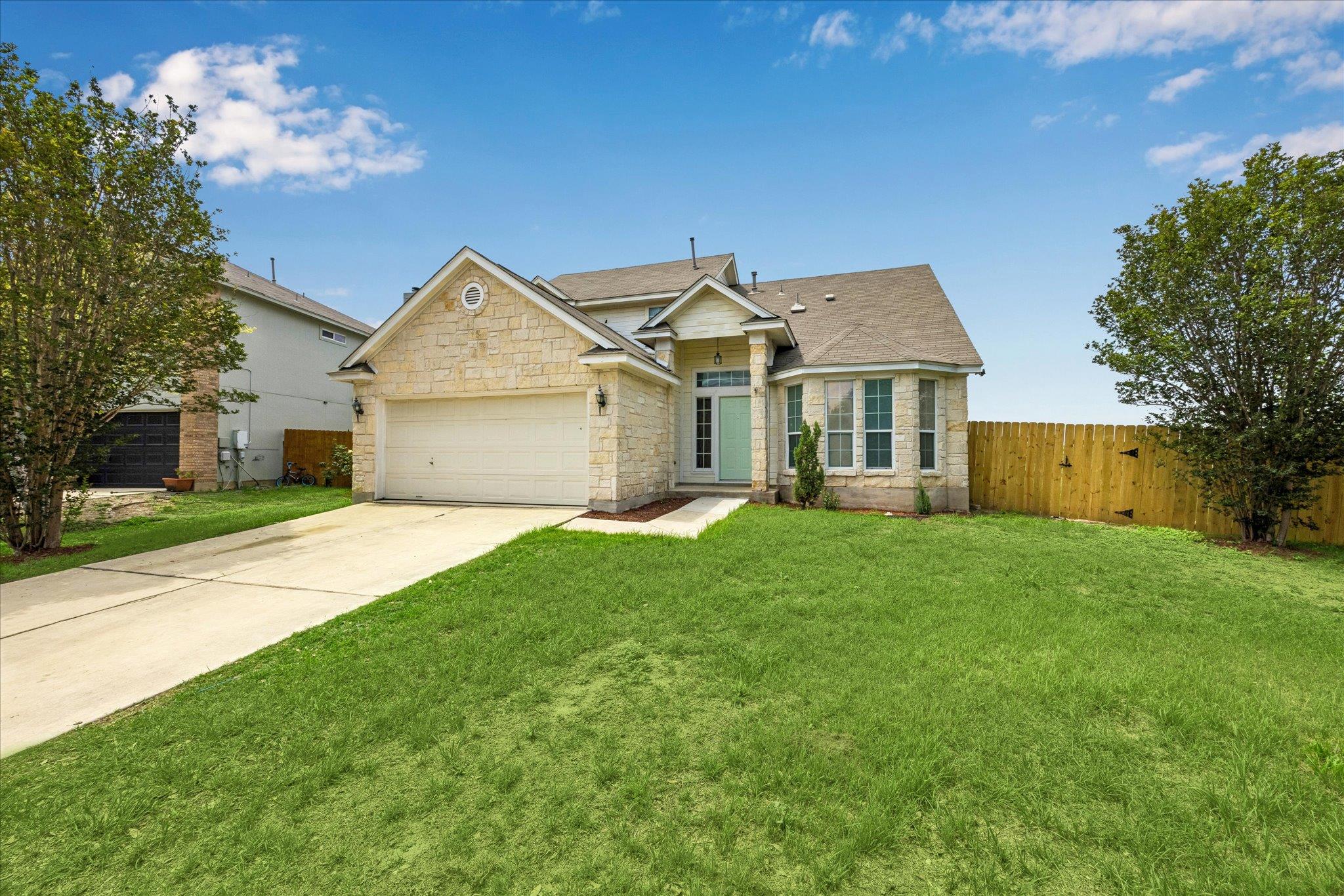 124 Lago Grande Dr, Kyle, TX 78640