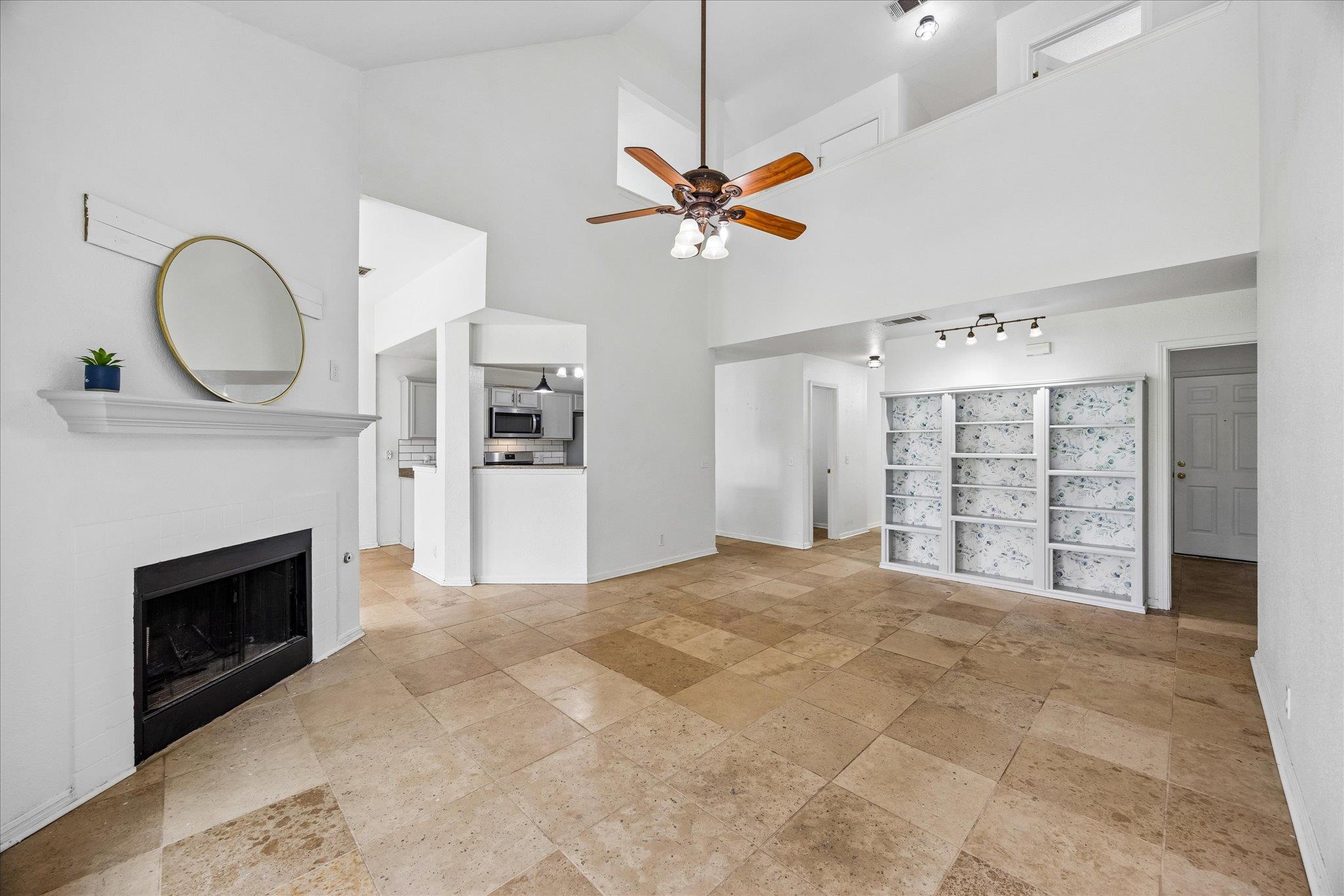 124 Lago Grande Dr, Kyle, TX 78640