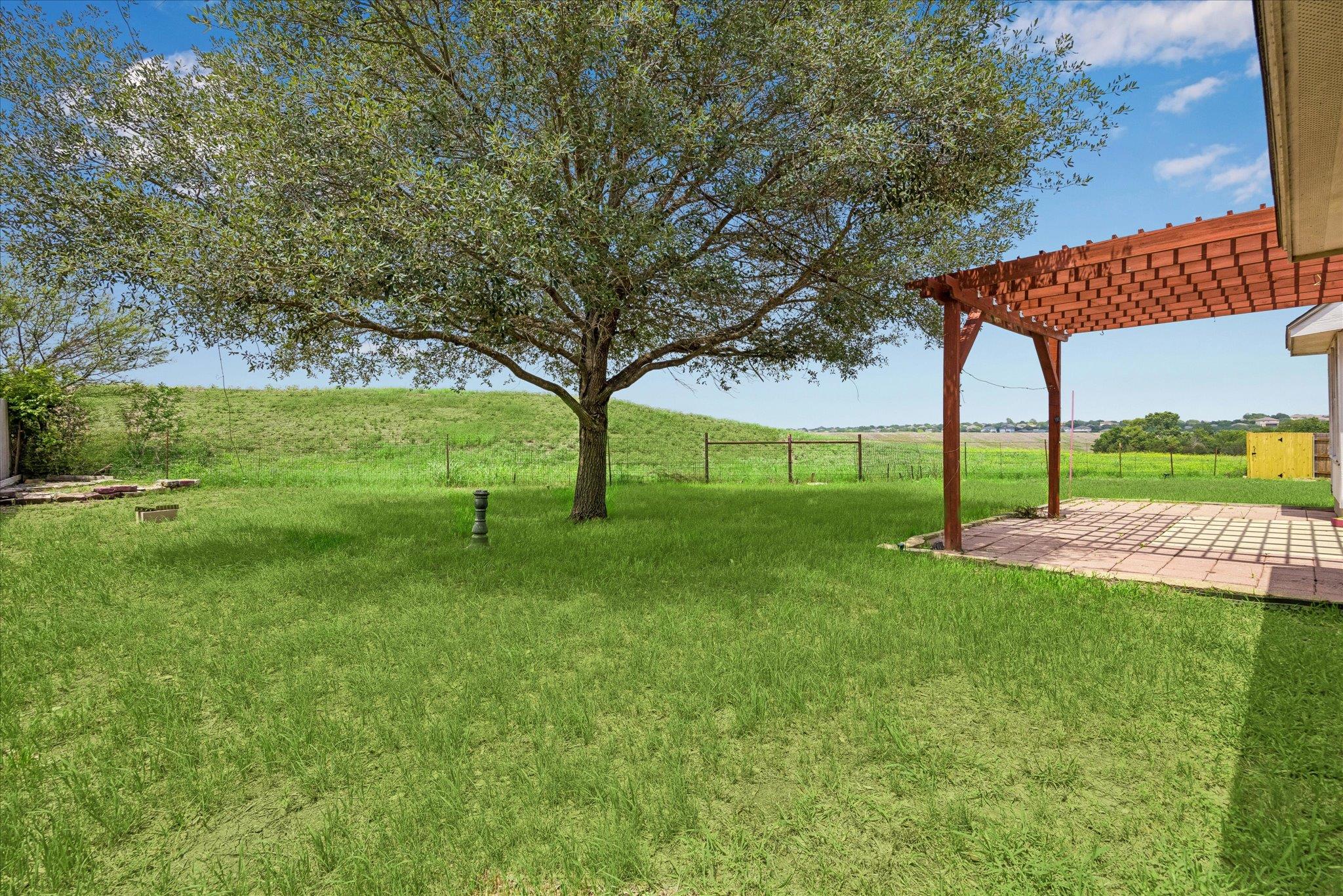 124 Lago Grande Dr, Kyle, TX 78640