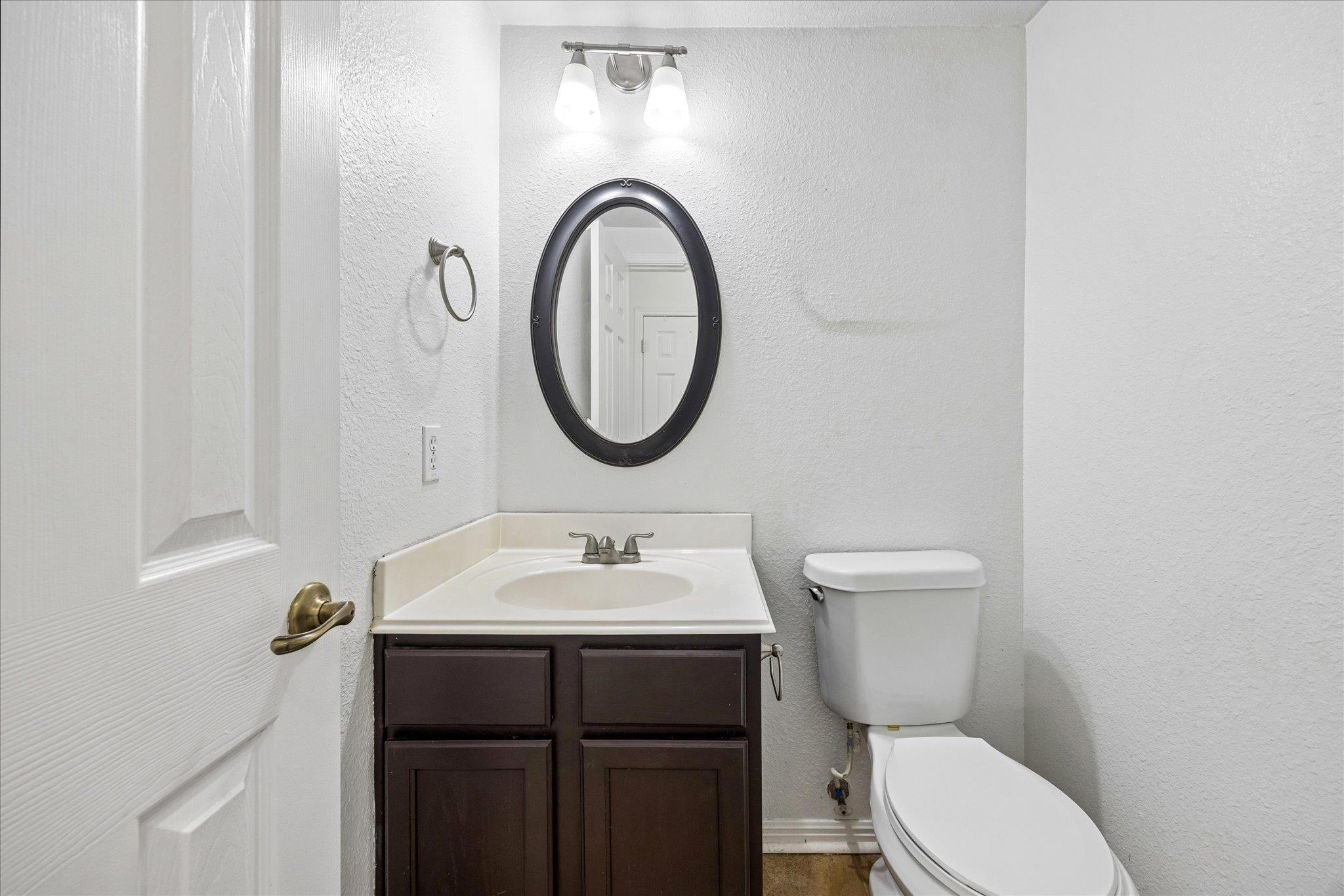 124 Lago Grande Dr, Kyle, TX 78640