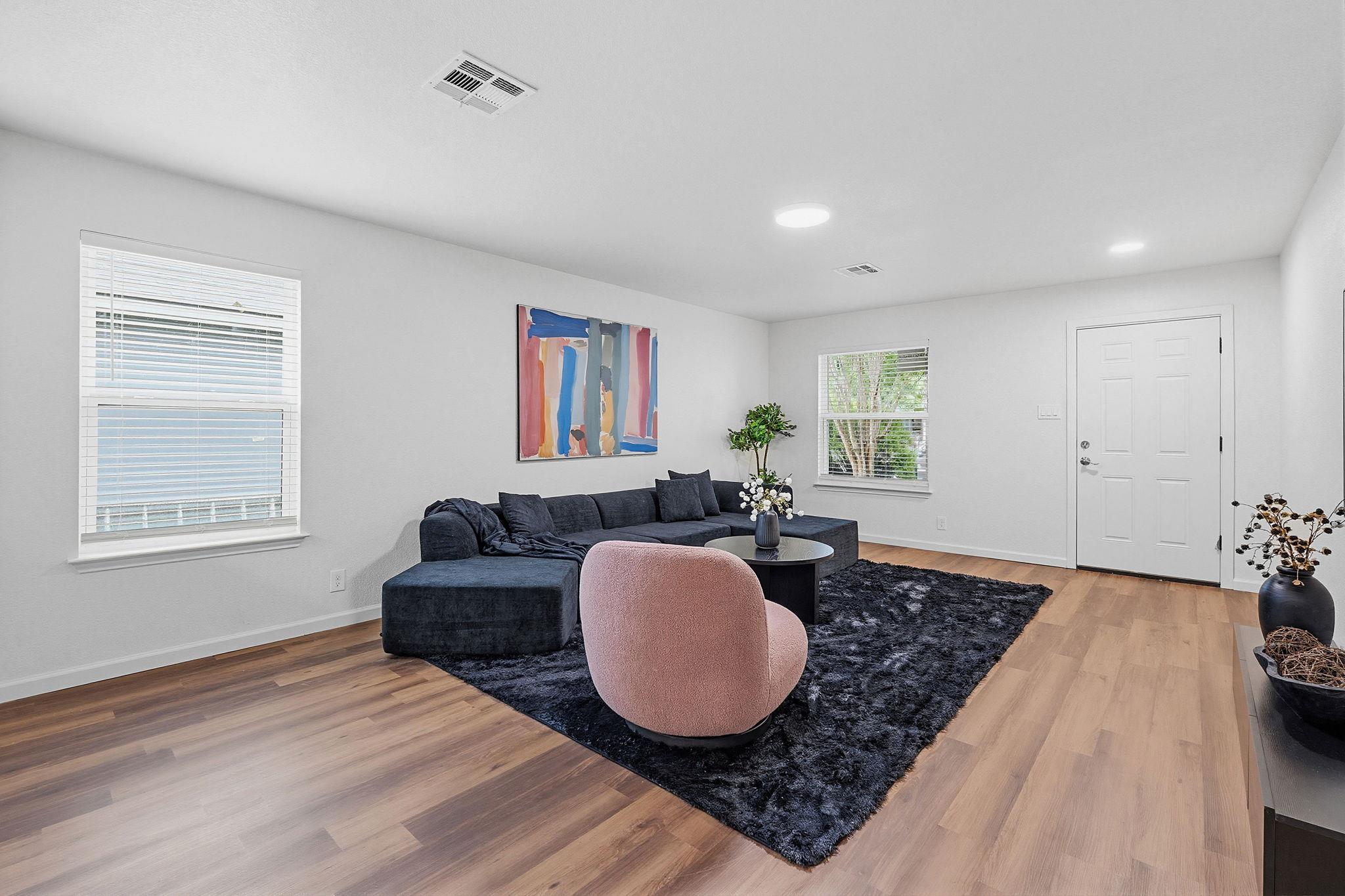 114 Loryn Dr, Hutto, TX 78634
