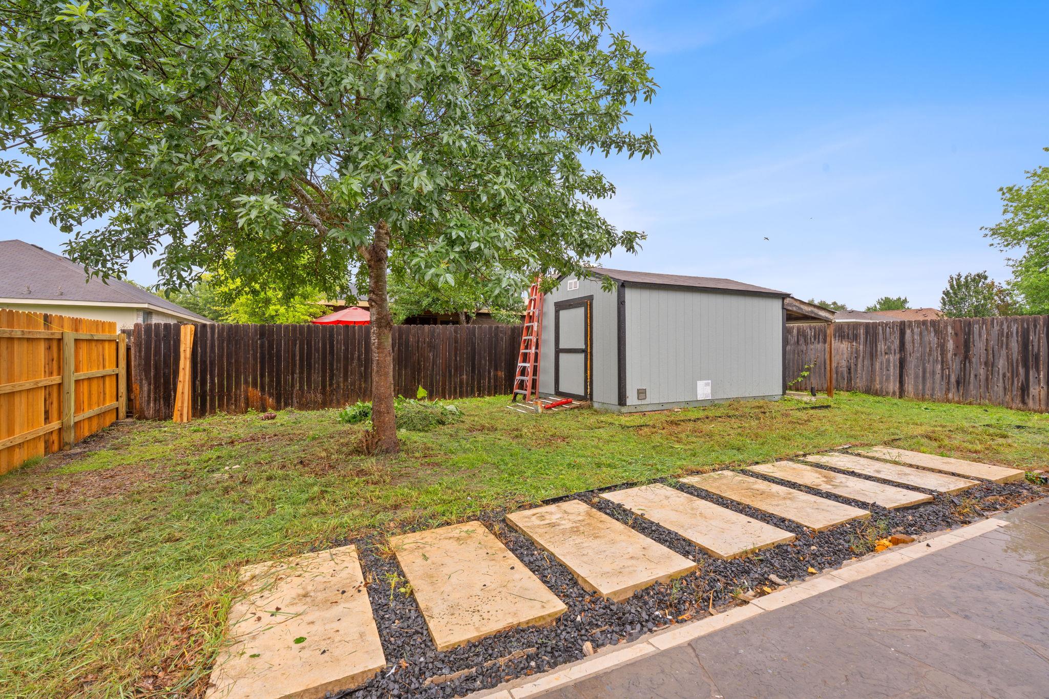 114 Loryn Dr, Hutto, TX 78634