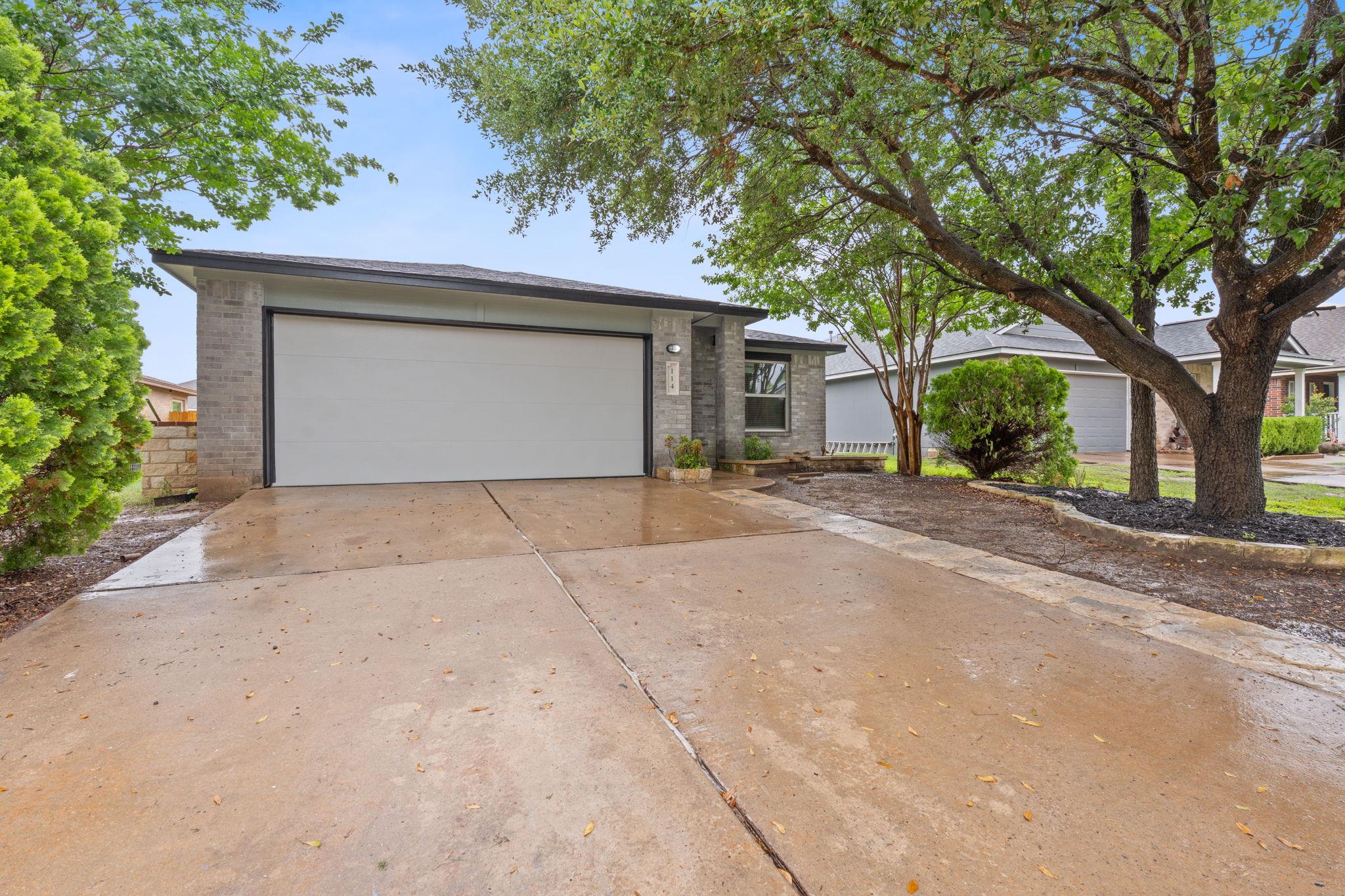 114 Loryn Dr, Hutto, TX 78634