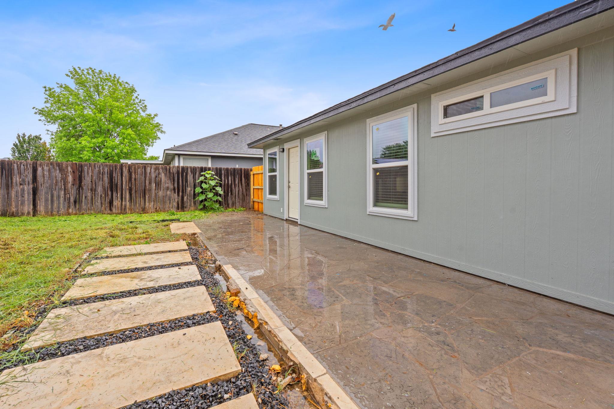 114 Loryn Dr, Hutto, TX 78634