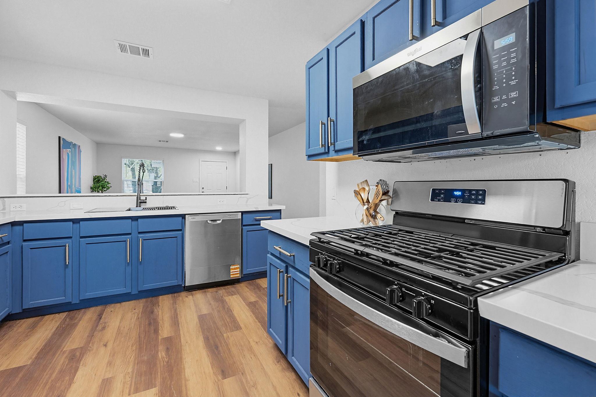 114 Loryn Dr, Hutto, TX 78634