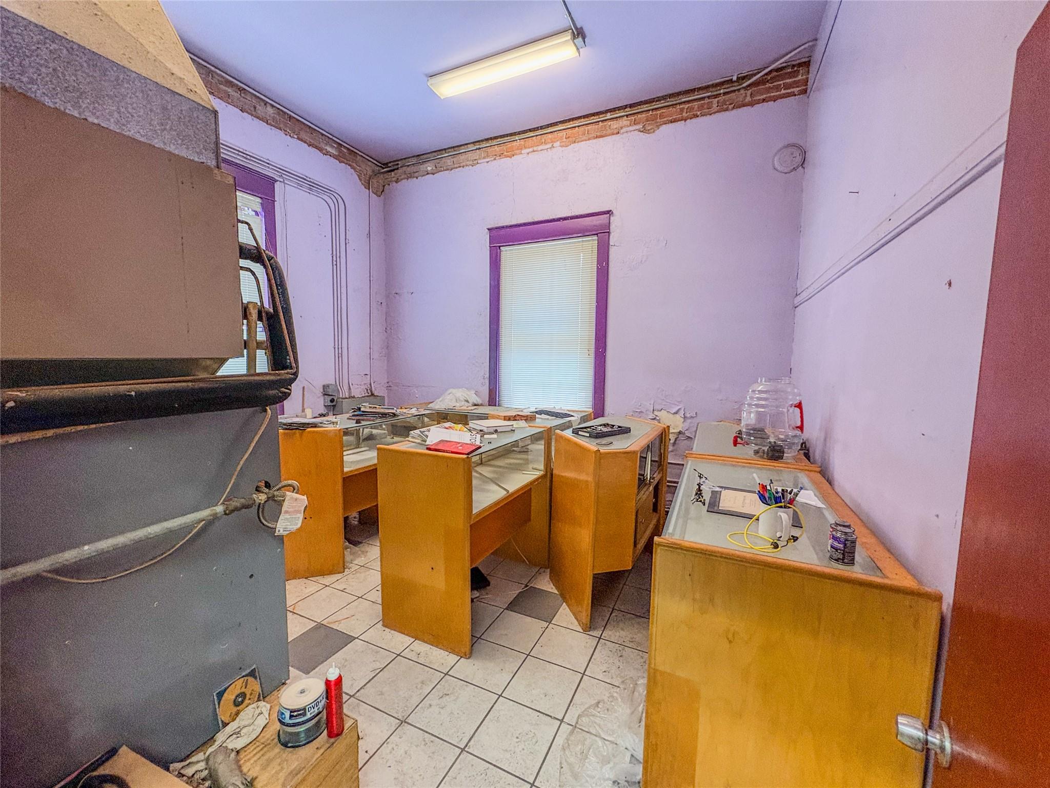 161 S. Main St, Giddings, TX 78942