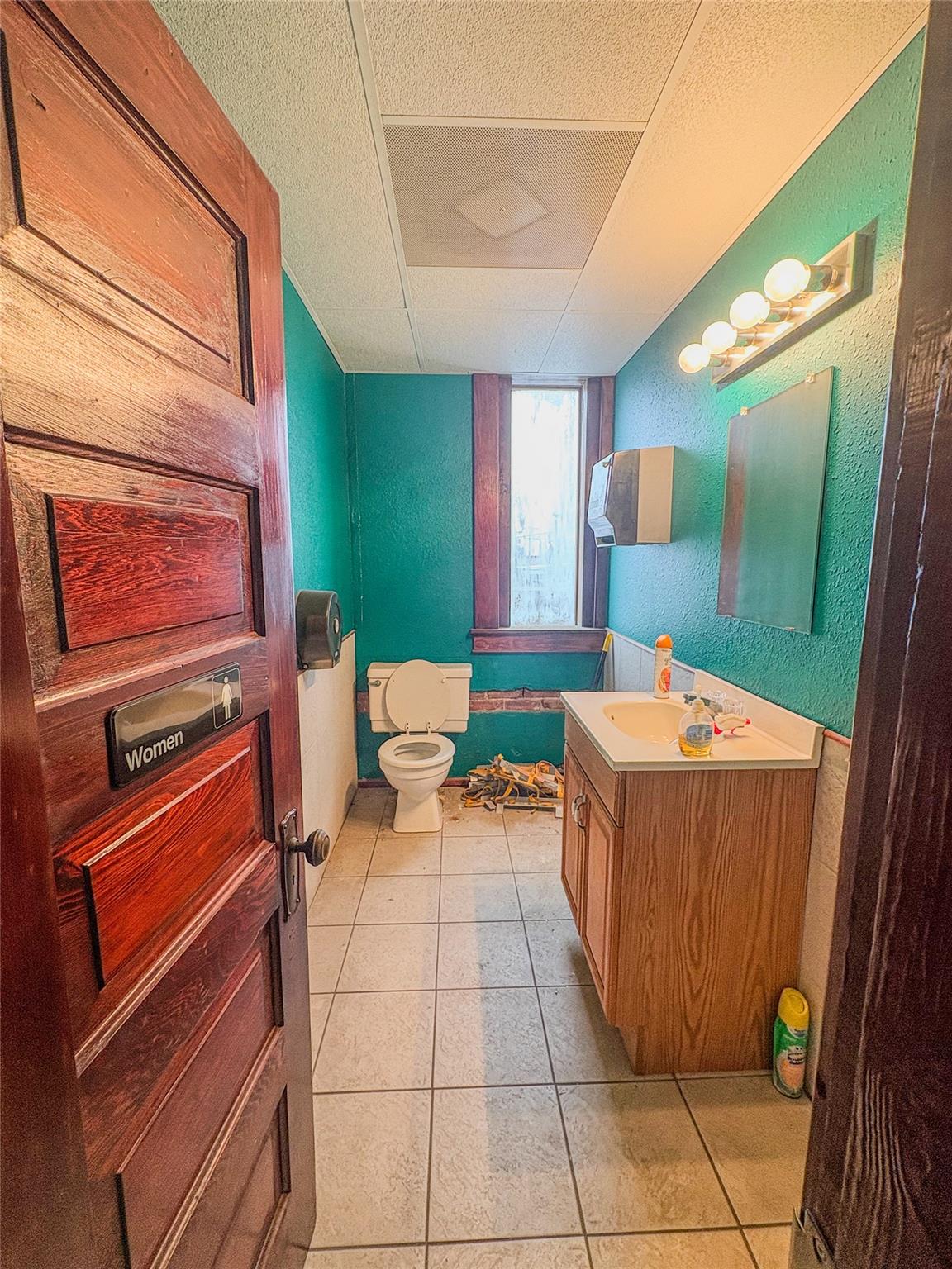 161 S. Main St, Giddings, TX 78942