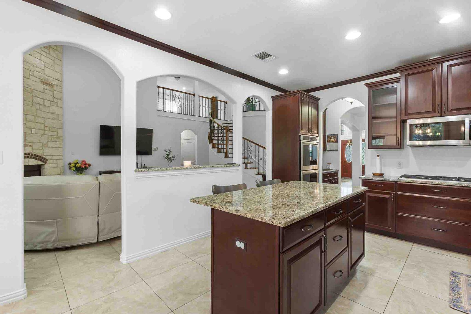 323 Woodbrook Trl, Buda, TX 78610