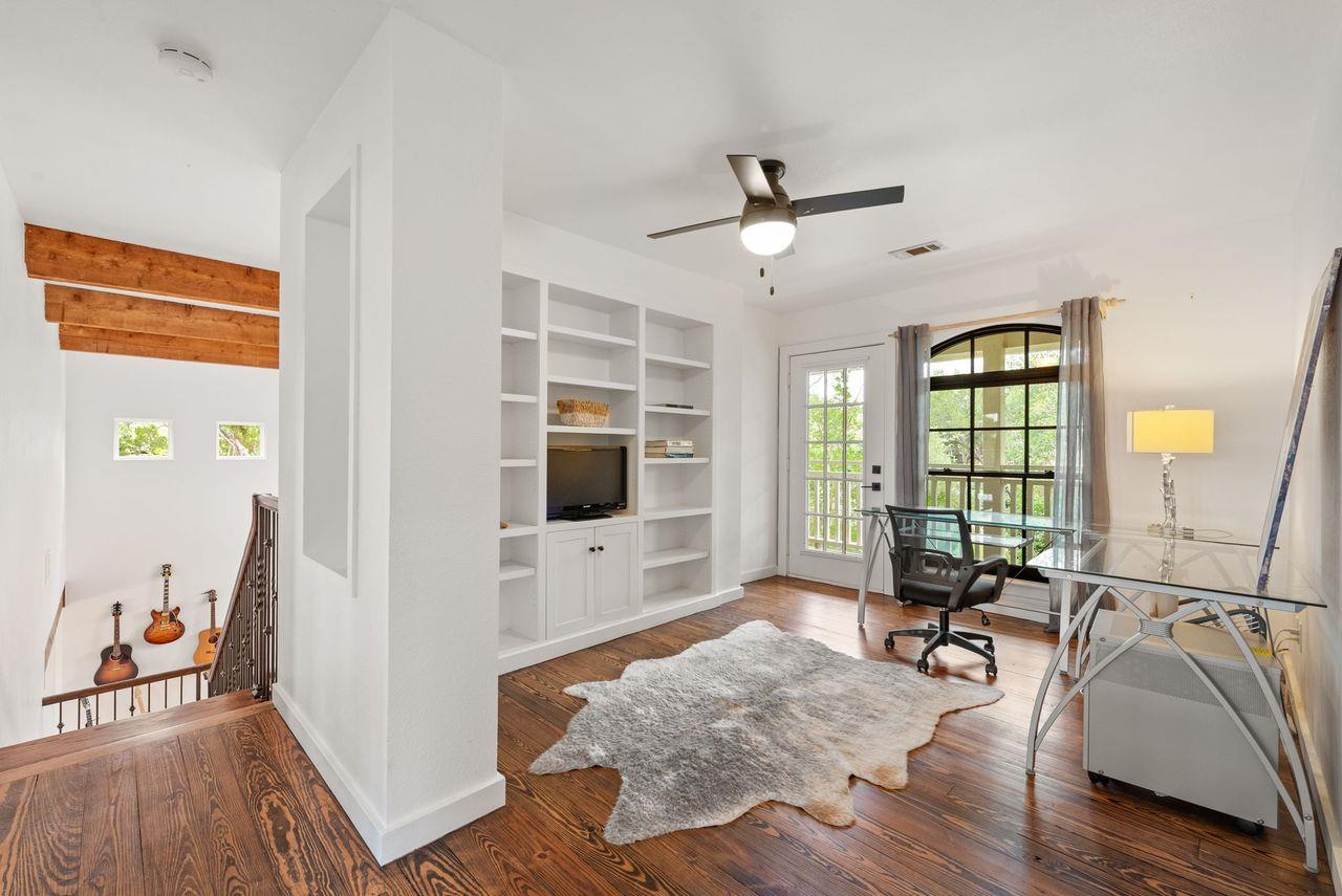 307 E Nautilus Ave, Lakeway, TX 78738