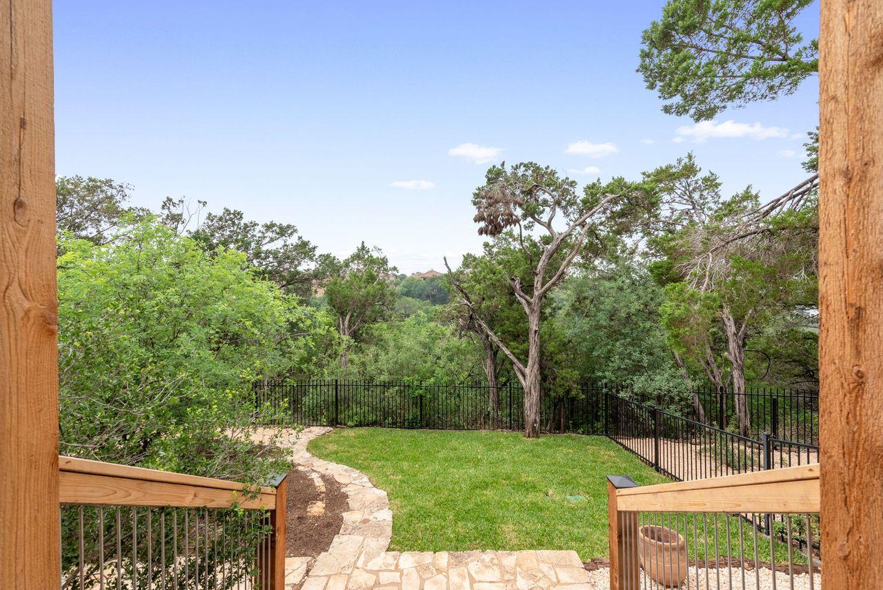 307 E Nautilus Ave, Lakeway, TX 78738