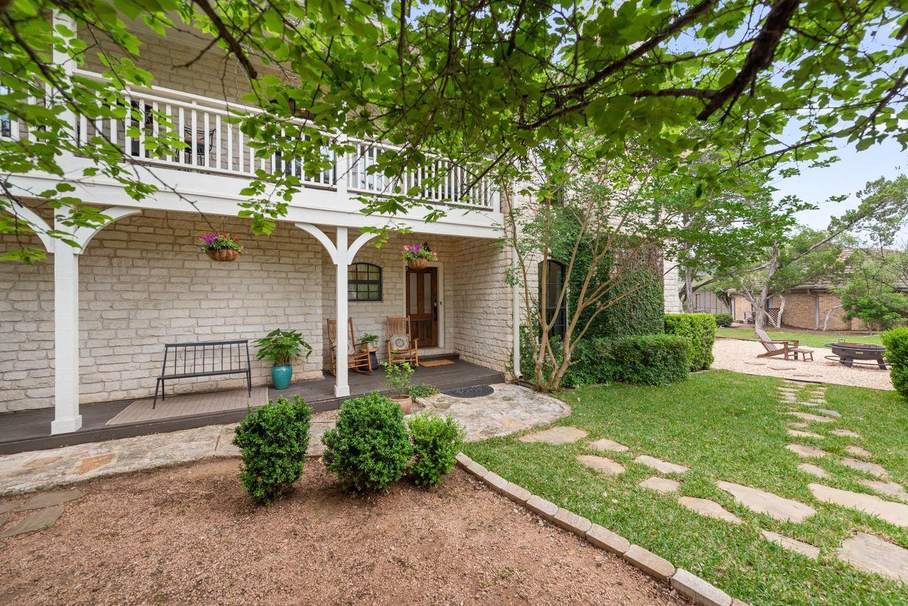 307 E Nautilus Ave, Lakeway, TX 78738