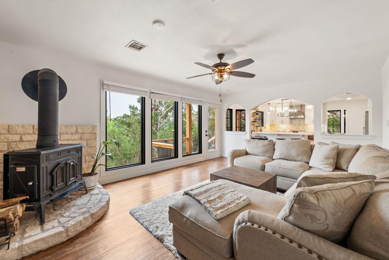 307 E Nautilus Ave, Lakeway, TX 78738
