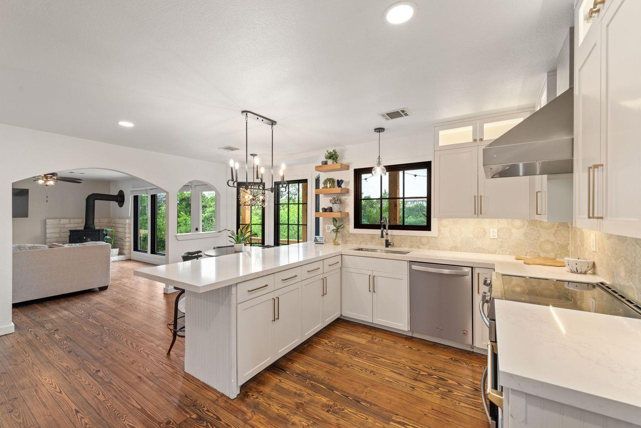 307 E Nautilus Ave, Lakeway, TX 78738