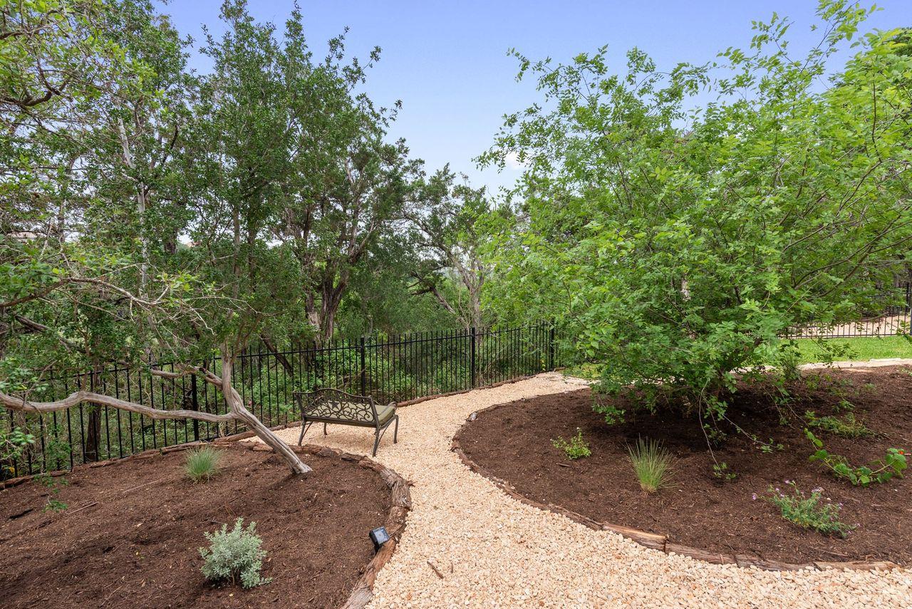 307 E Nautilus Ave, Lakeway, TX 78738