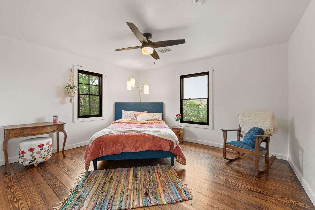 307 E Nautilus Ave, Lakeway, TX 78738