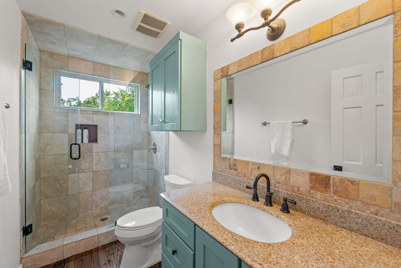 307 E Nautilus Ave, Lakeway, TX 78738