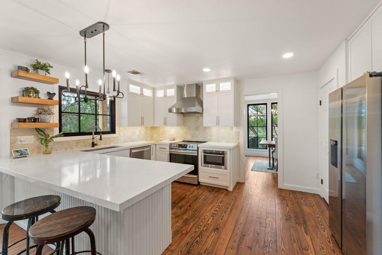 307 E Nautilus Ave, Lakeway, TX 78738