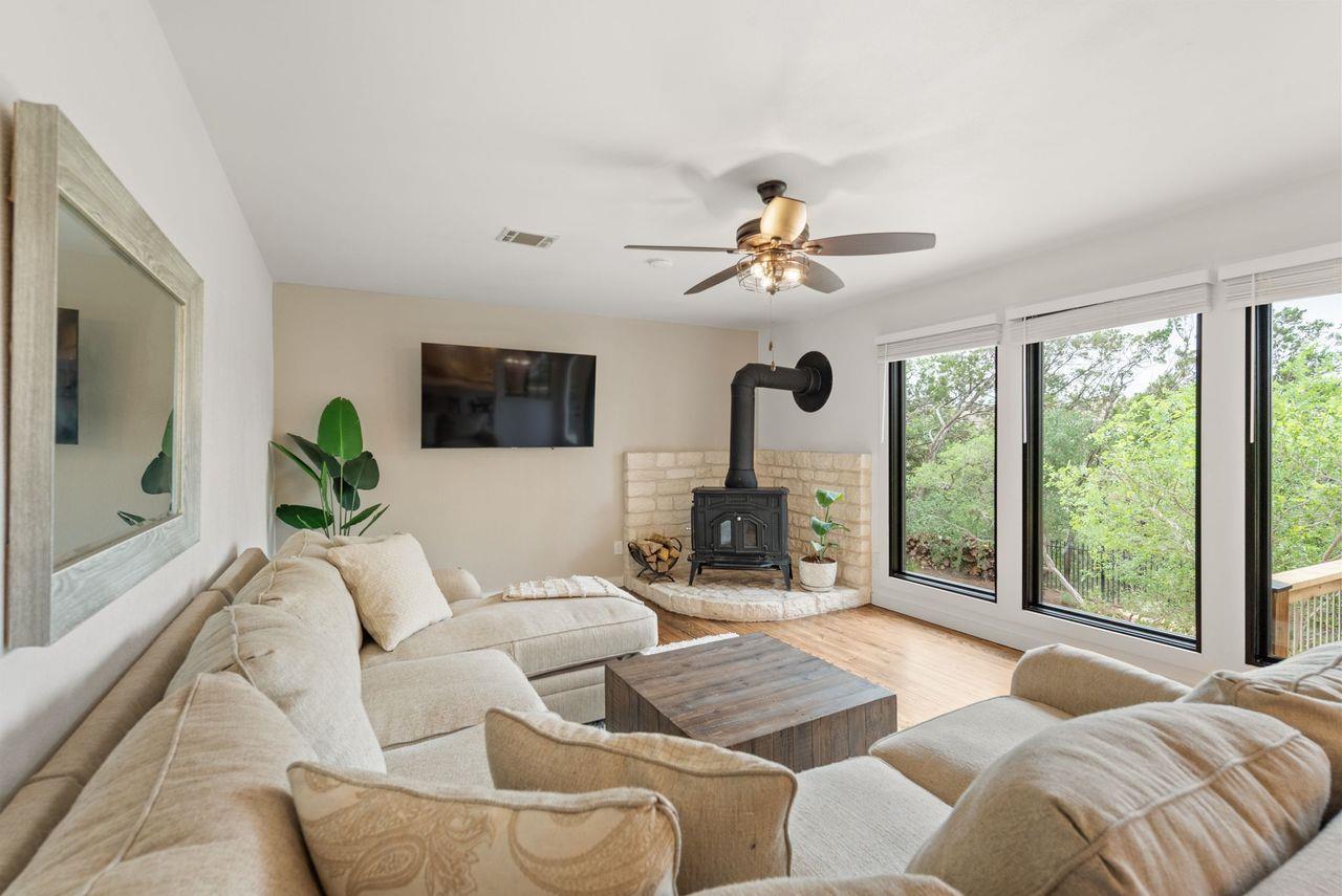 307 E Nautilus Ave, Lakeway, TX 78738