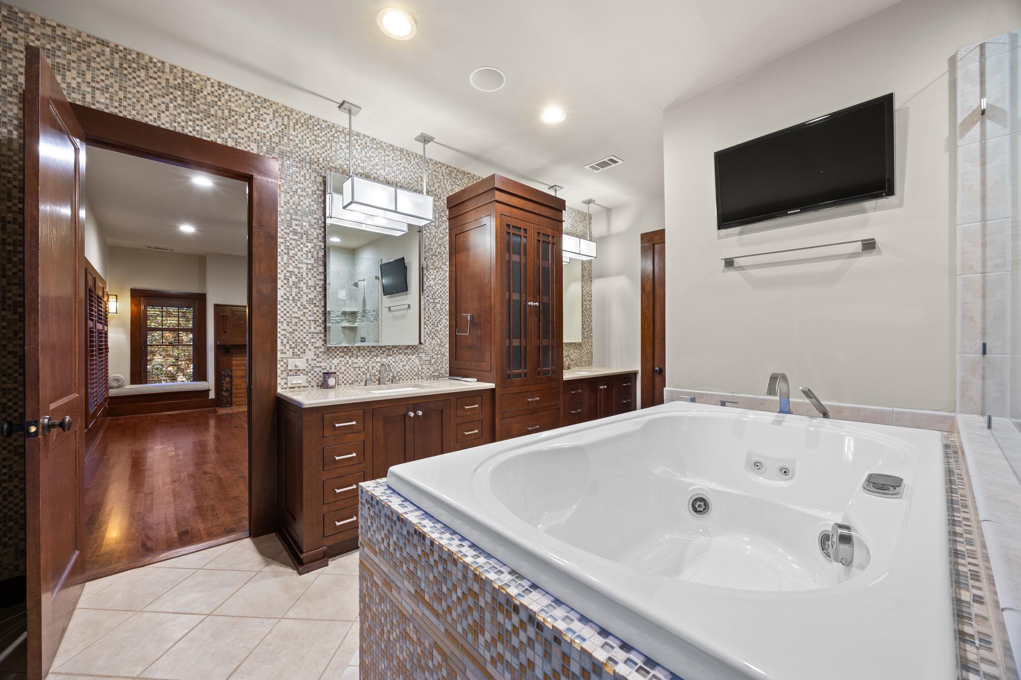 1242 S Austin Ave, Georgetown, TX 78626