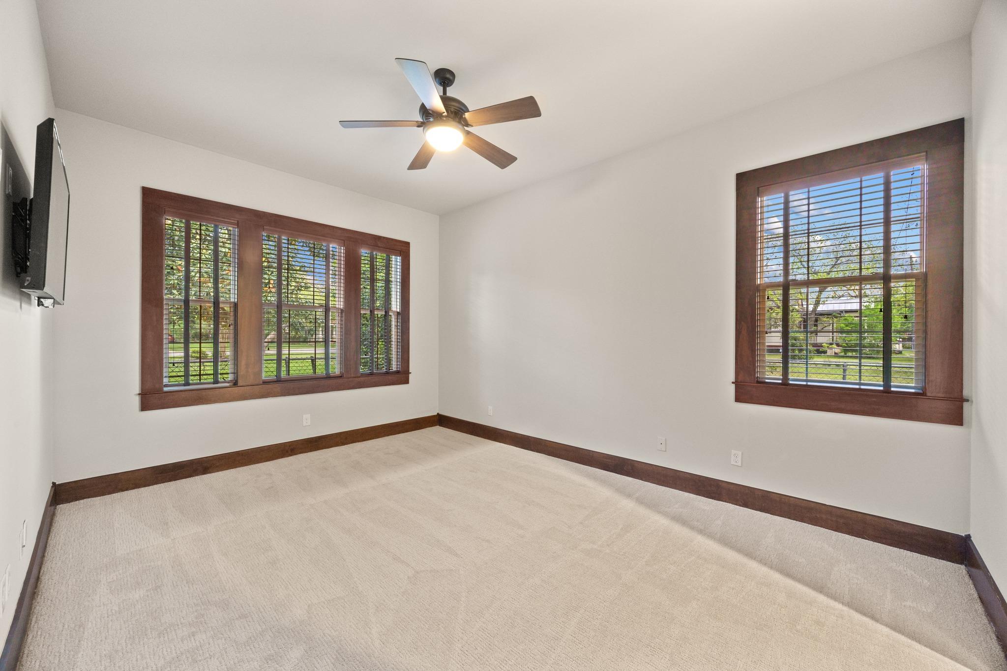 1242 S Austin Ave, Georgetown, TX 78626