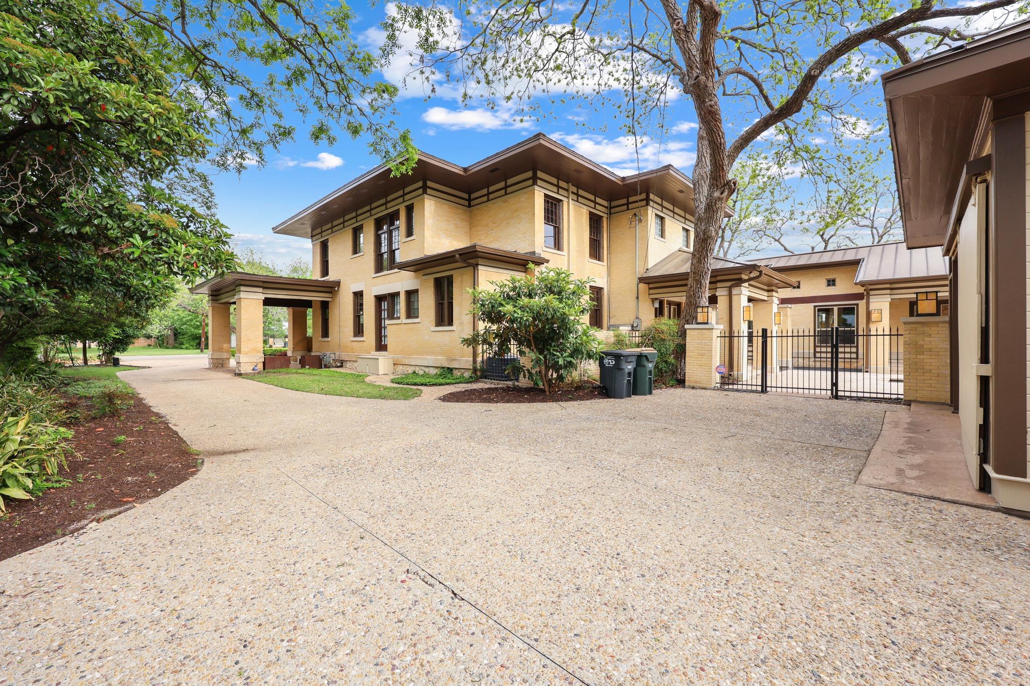 1242 S Austin Ave, Georgetown, TX 78626