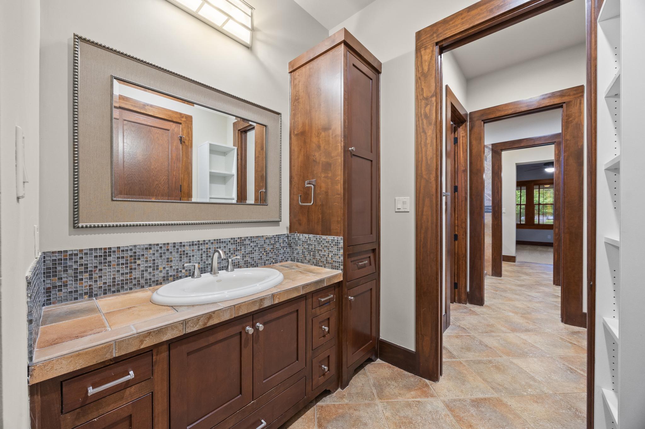 1242 S Austin Ave, Georgetown, TX 78626