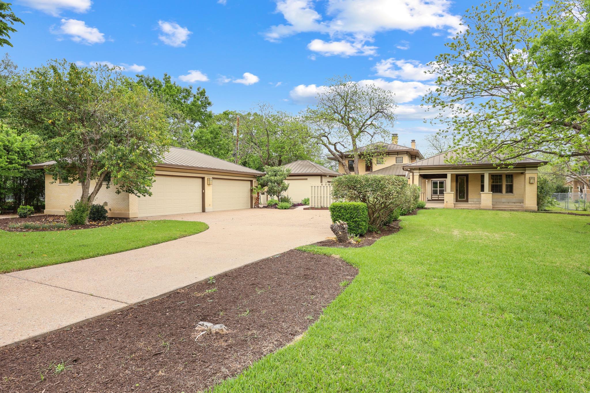 1242 S Austin Ave, Georgetown, TX 78626