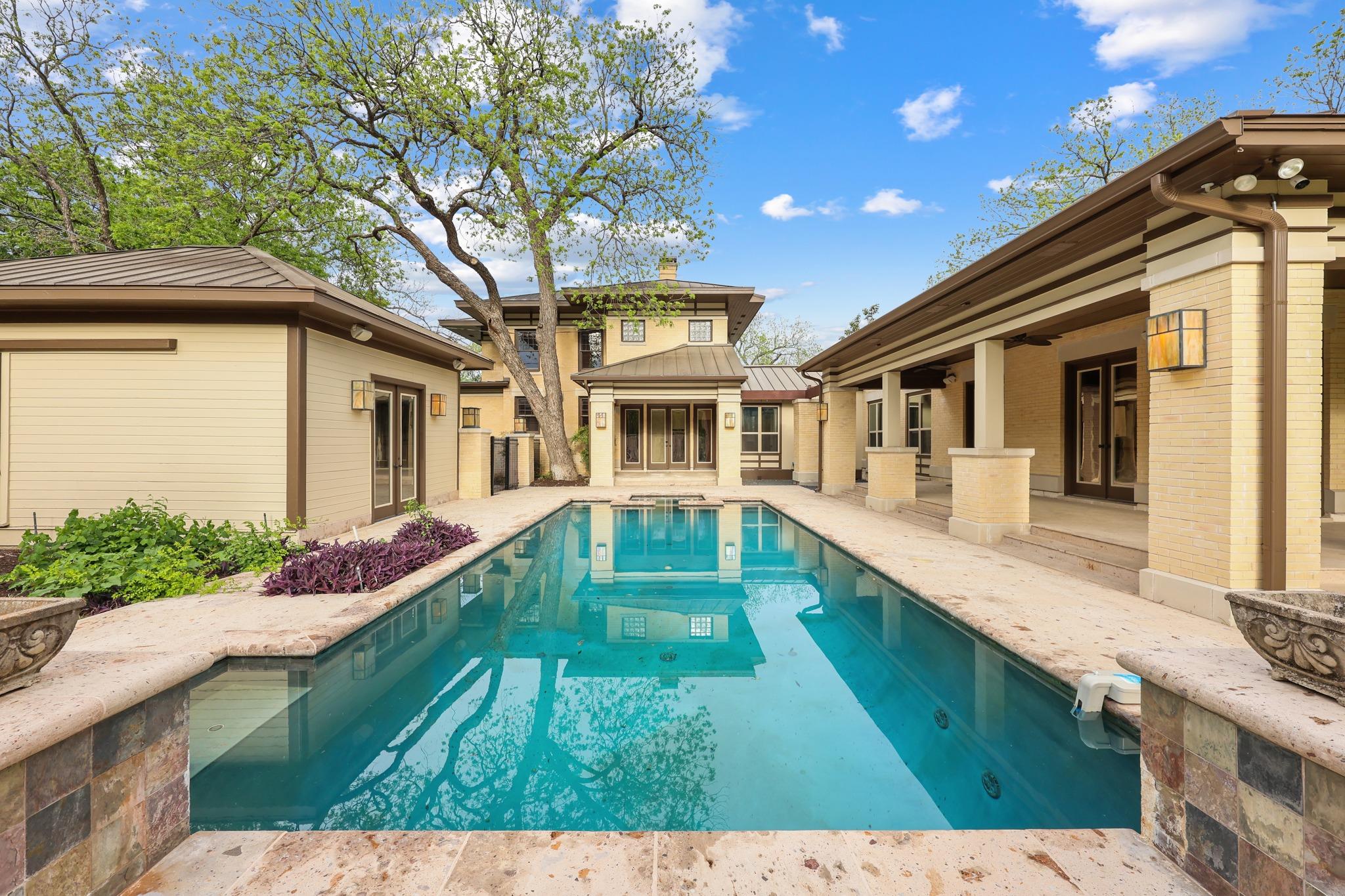 1242 S Austin Ave, Georgetown, TX 78626