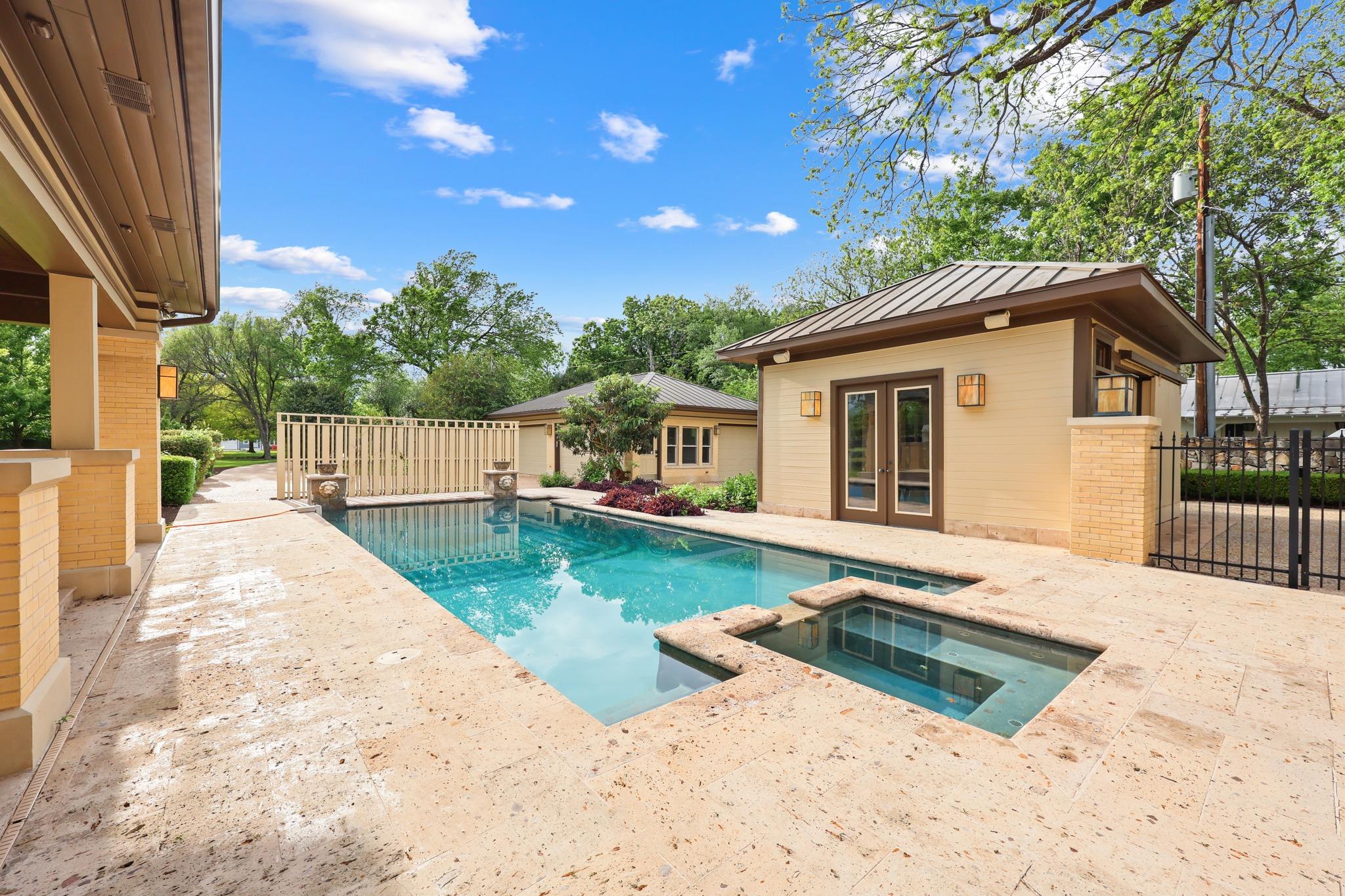 1242 S Austin Ave, Georgetown, TX 78626