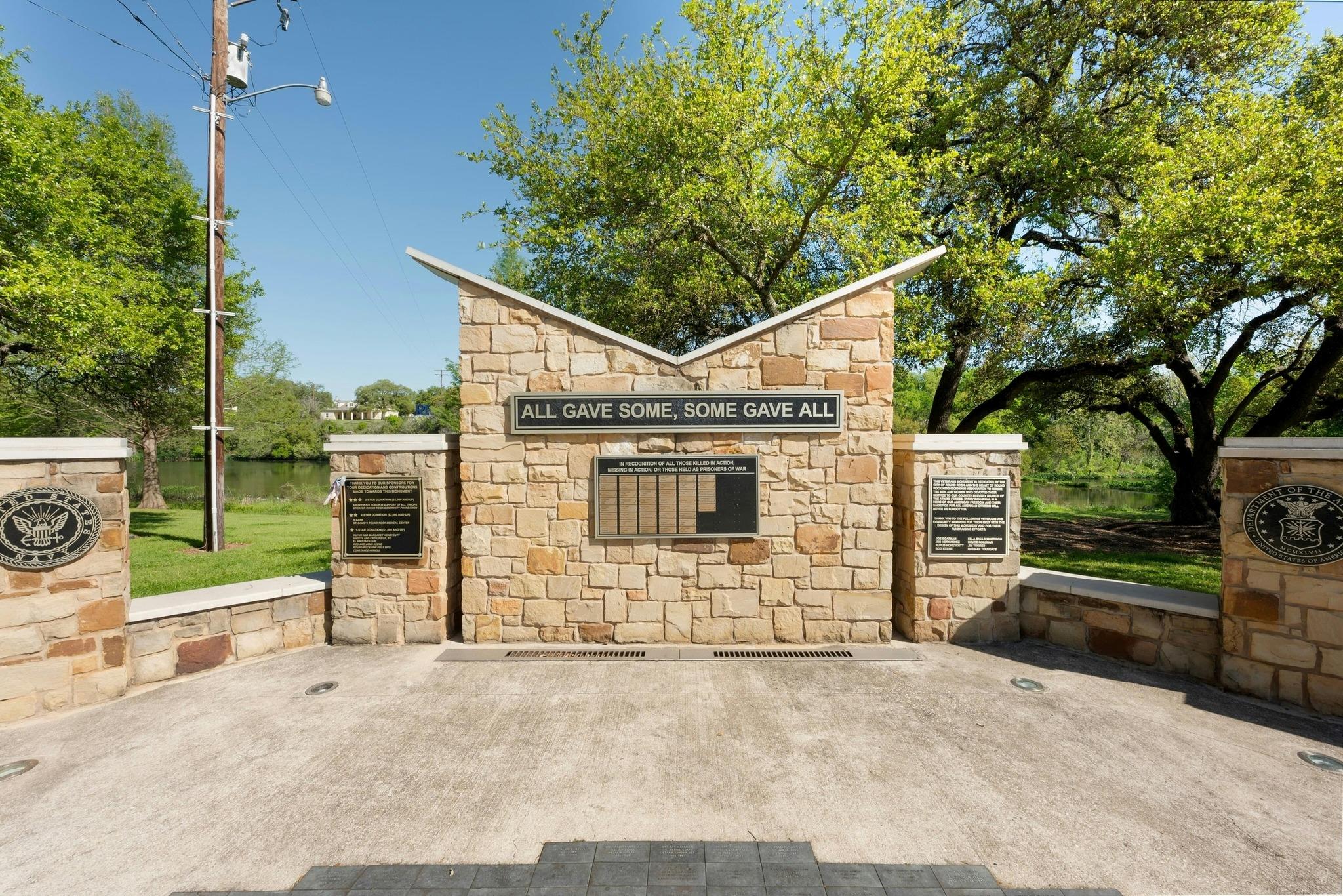 615 Pecan Ave, Round Rock, TX 78664