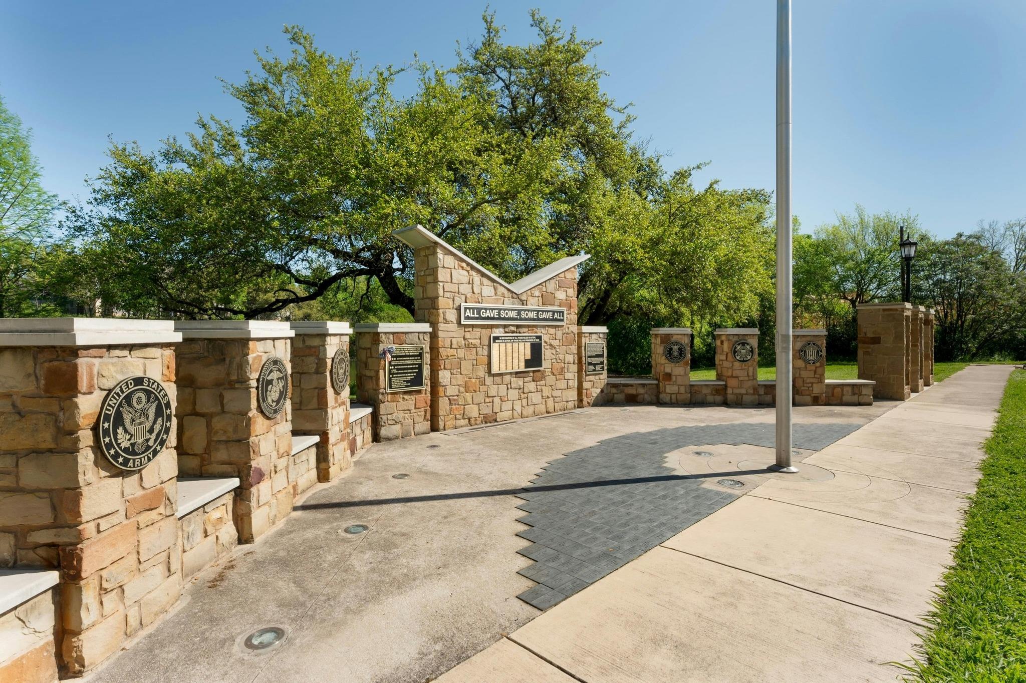 615 Pecan Ave, Round Rock, TX 78664