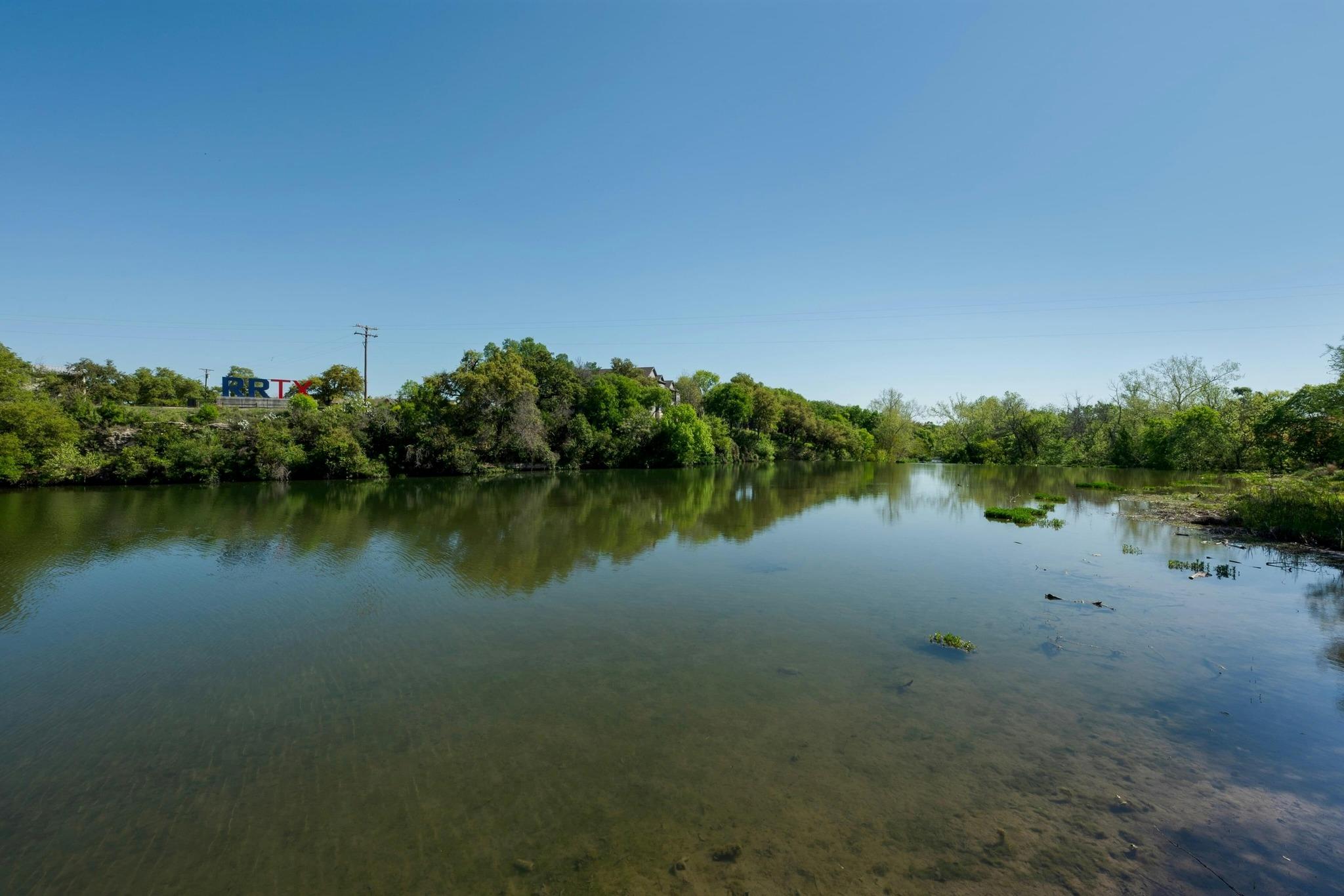 615 Pecan Ave, Round Rock, TX 78664