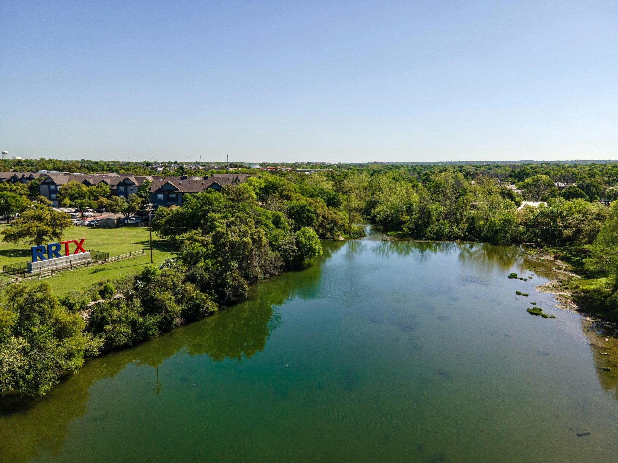 615 Pecan Ave, Round Rock, TX 78664