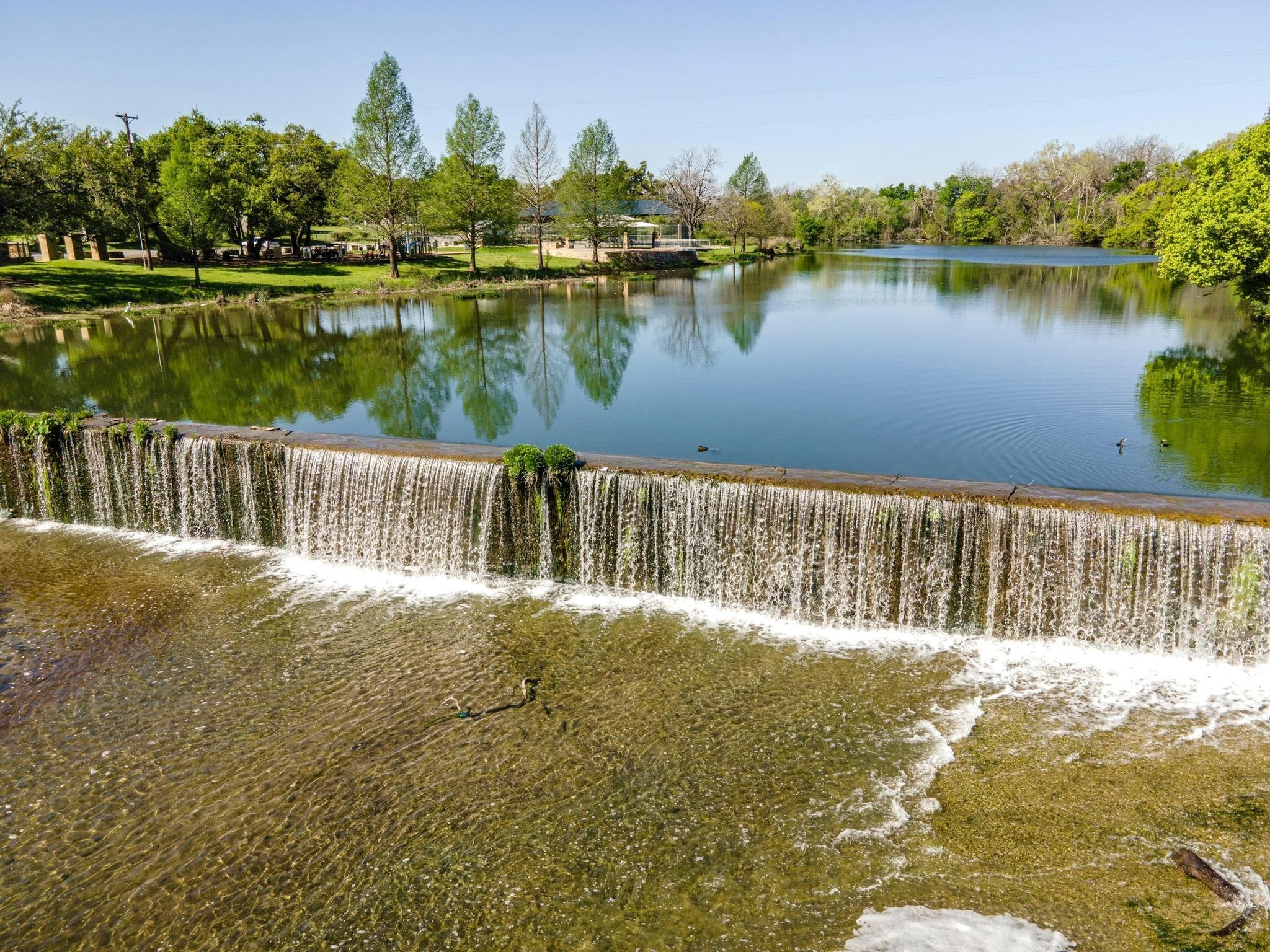 615 Pecan Ave, Round Rock, TX 78664