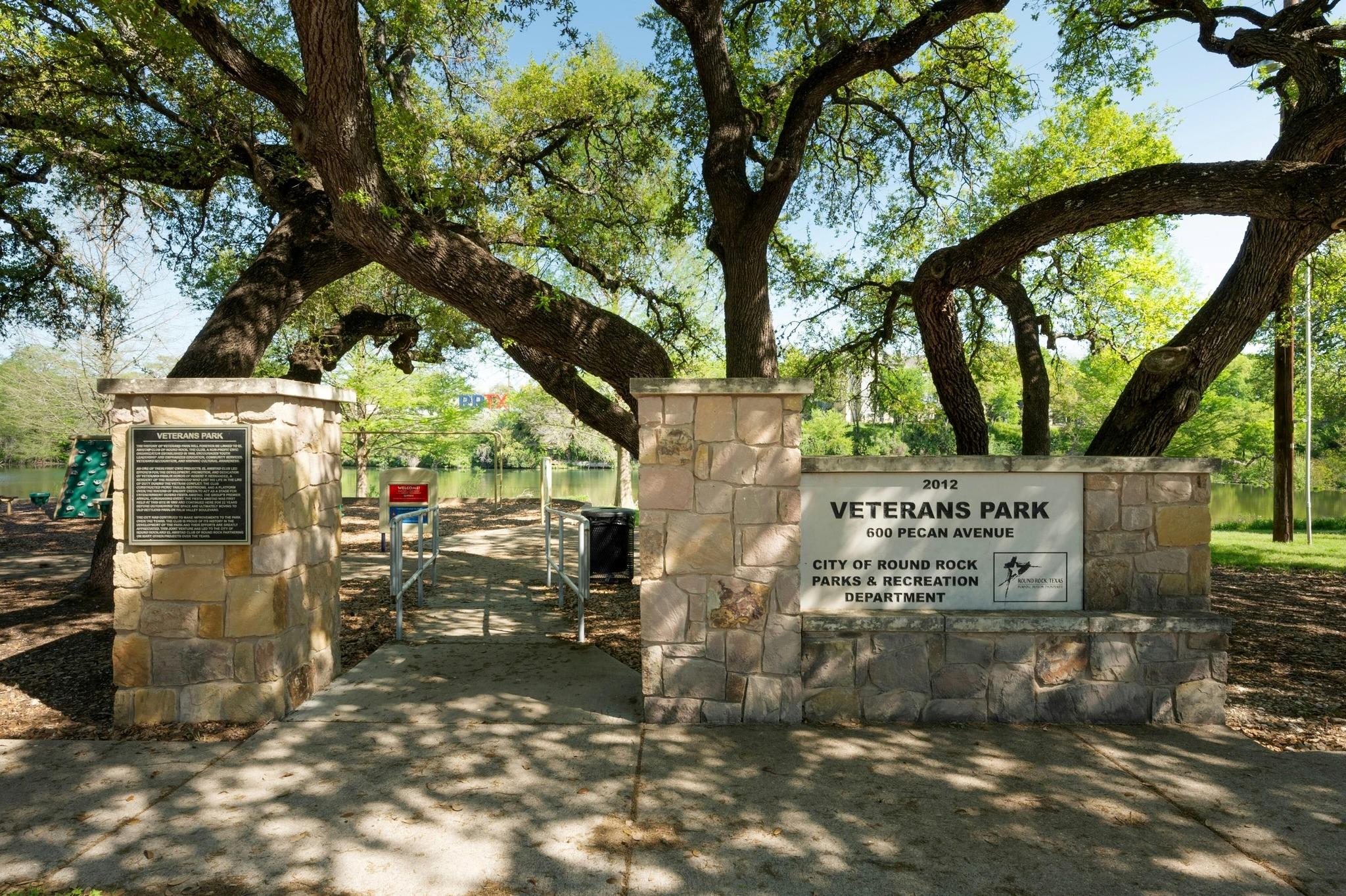 615 Pecan Ave, Round Rock, TX 78664