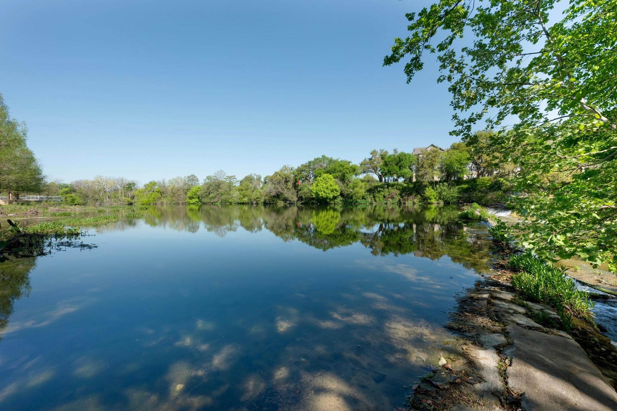 615 Pecan Ave, Round Rock, TX 78664