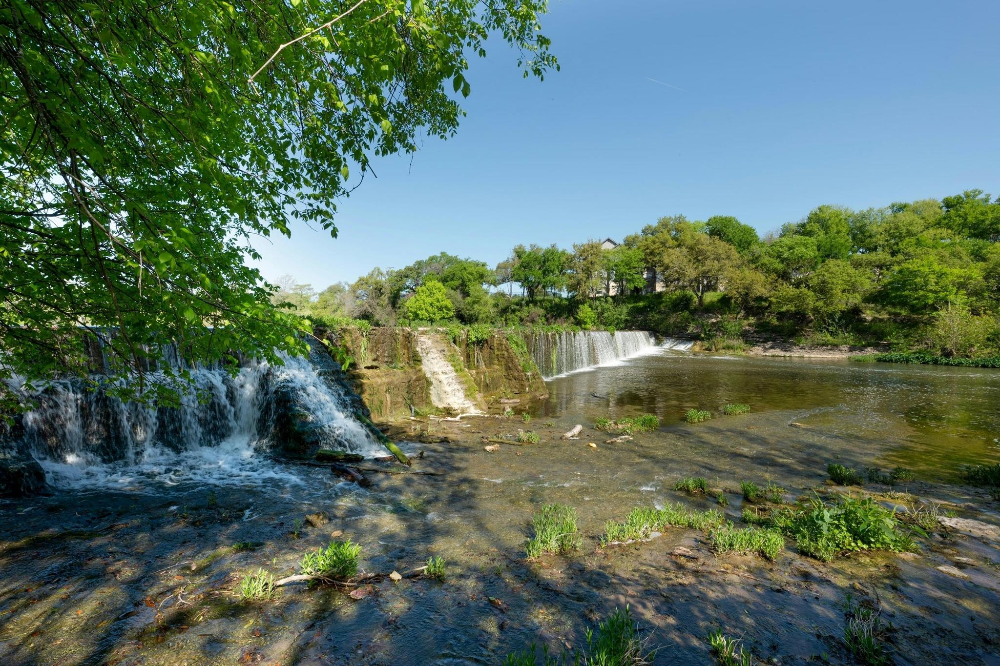 615 Pecan Ave, Round Rock, TX 78664