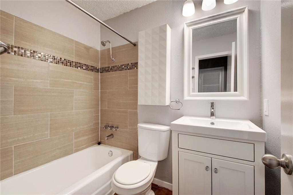 2401 Manor Rd # 127, Austin, TX 78722