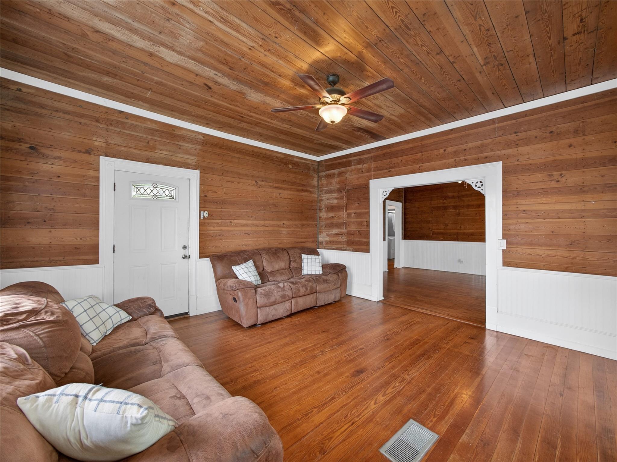 262 W Richmond St, Giddings, TX 78942