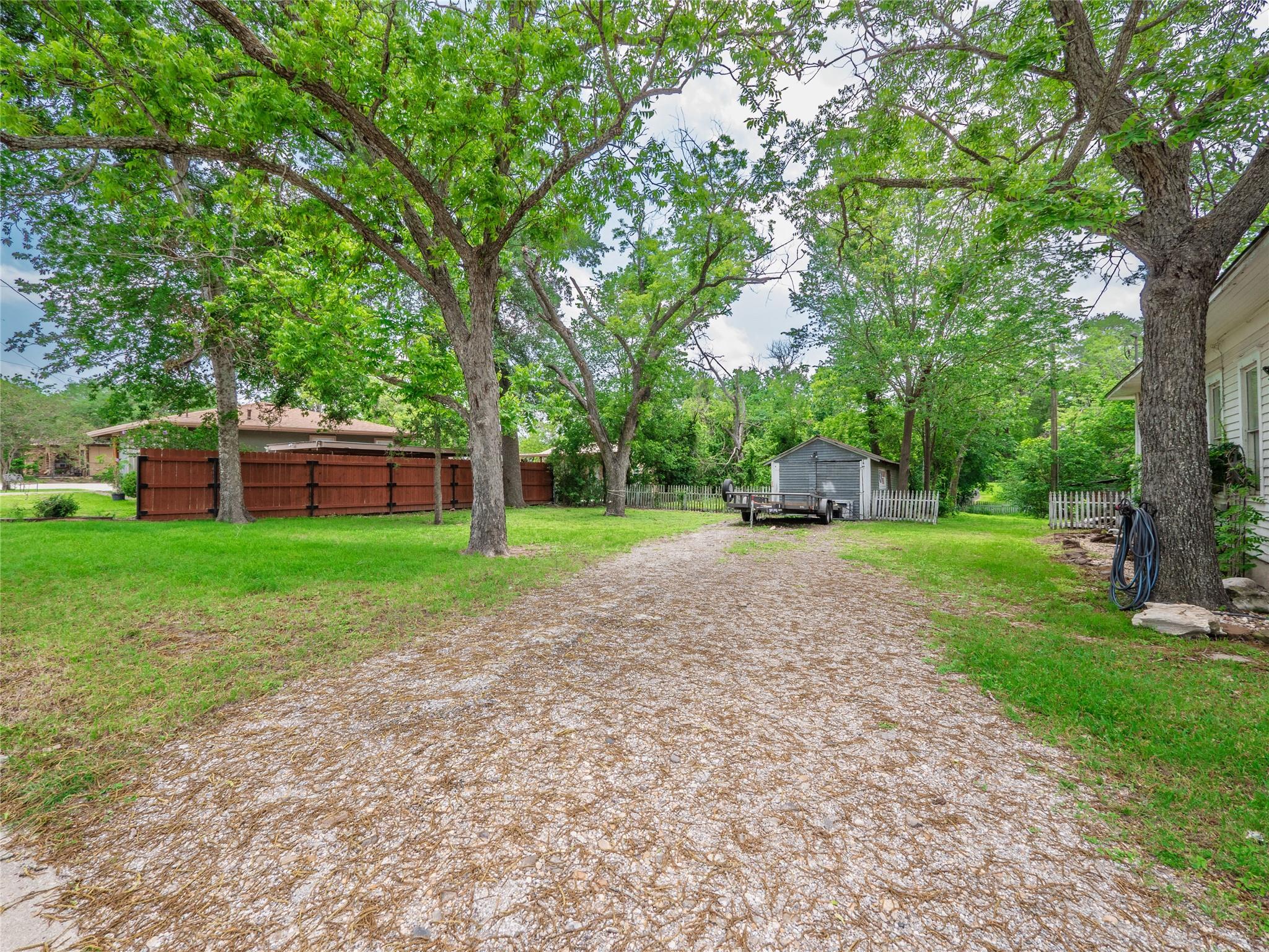 262 W Richmond St, Giddings, TX 78942