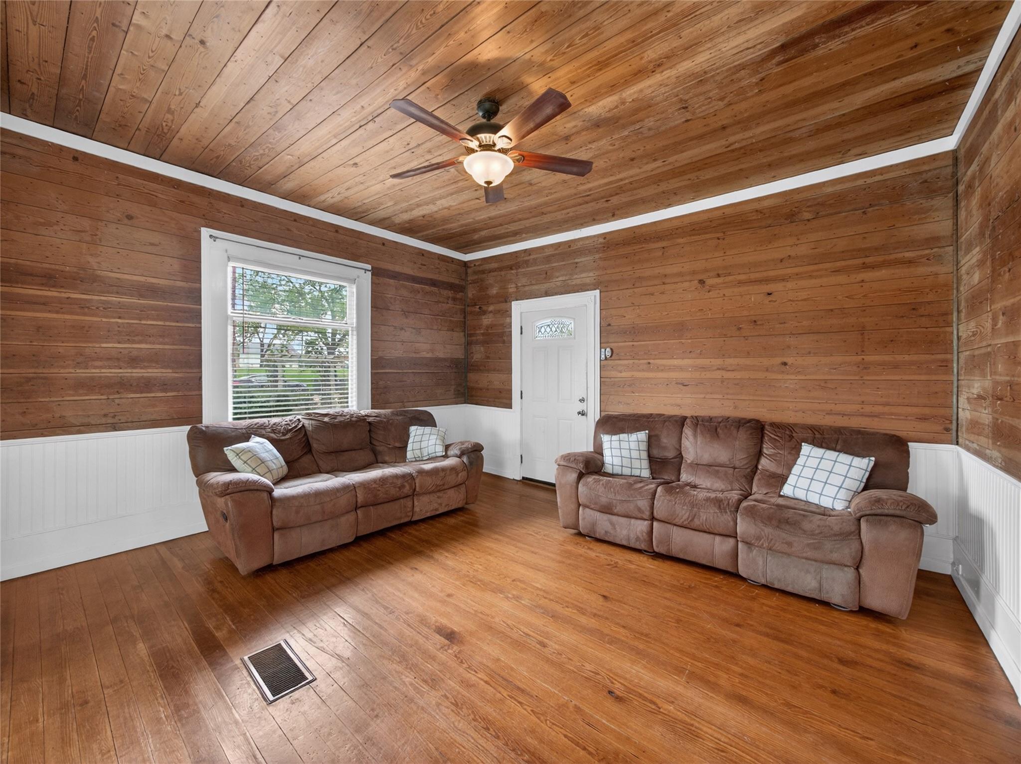 262 W Richmond St, Giddings, TX 78942