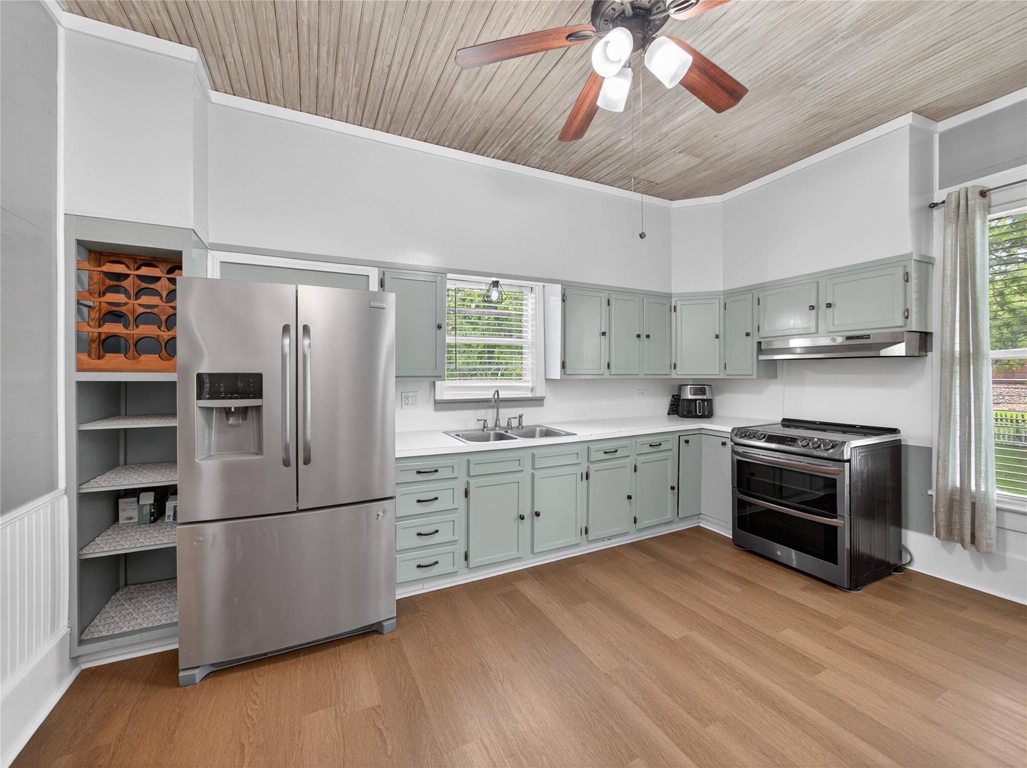 262 W Richmond St, Giddings, TX 78942