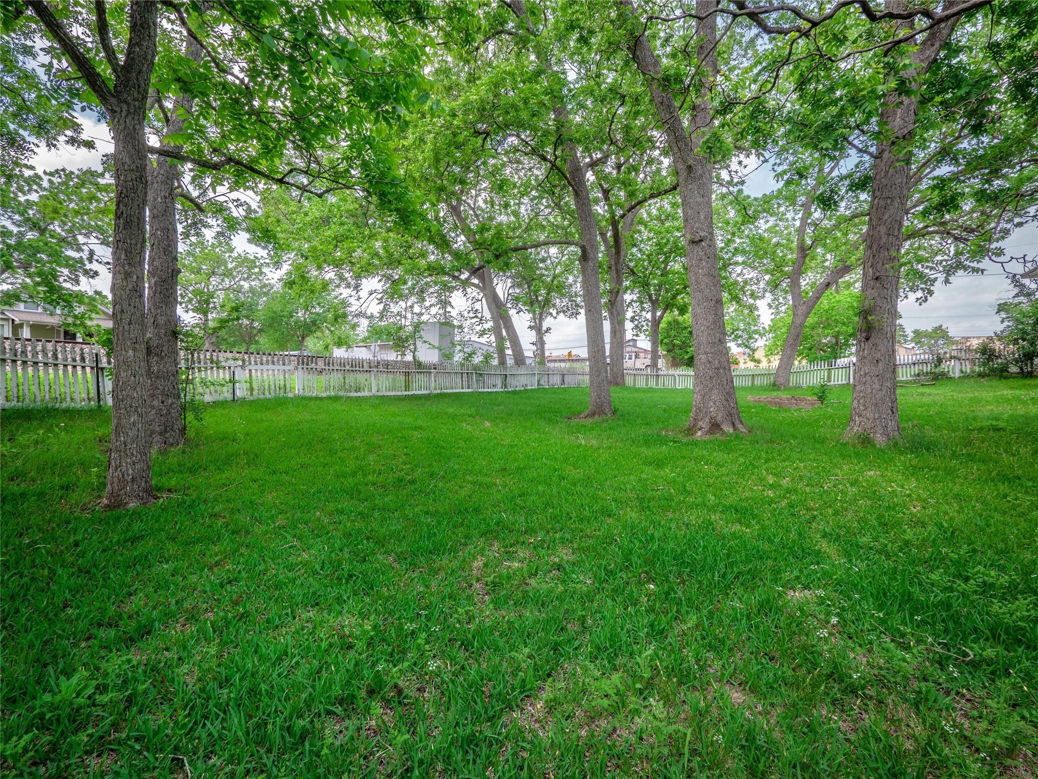 262 W Richmond St, Giddings, TX 78942