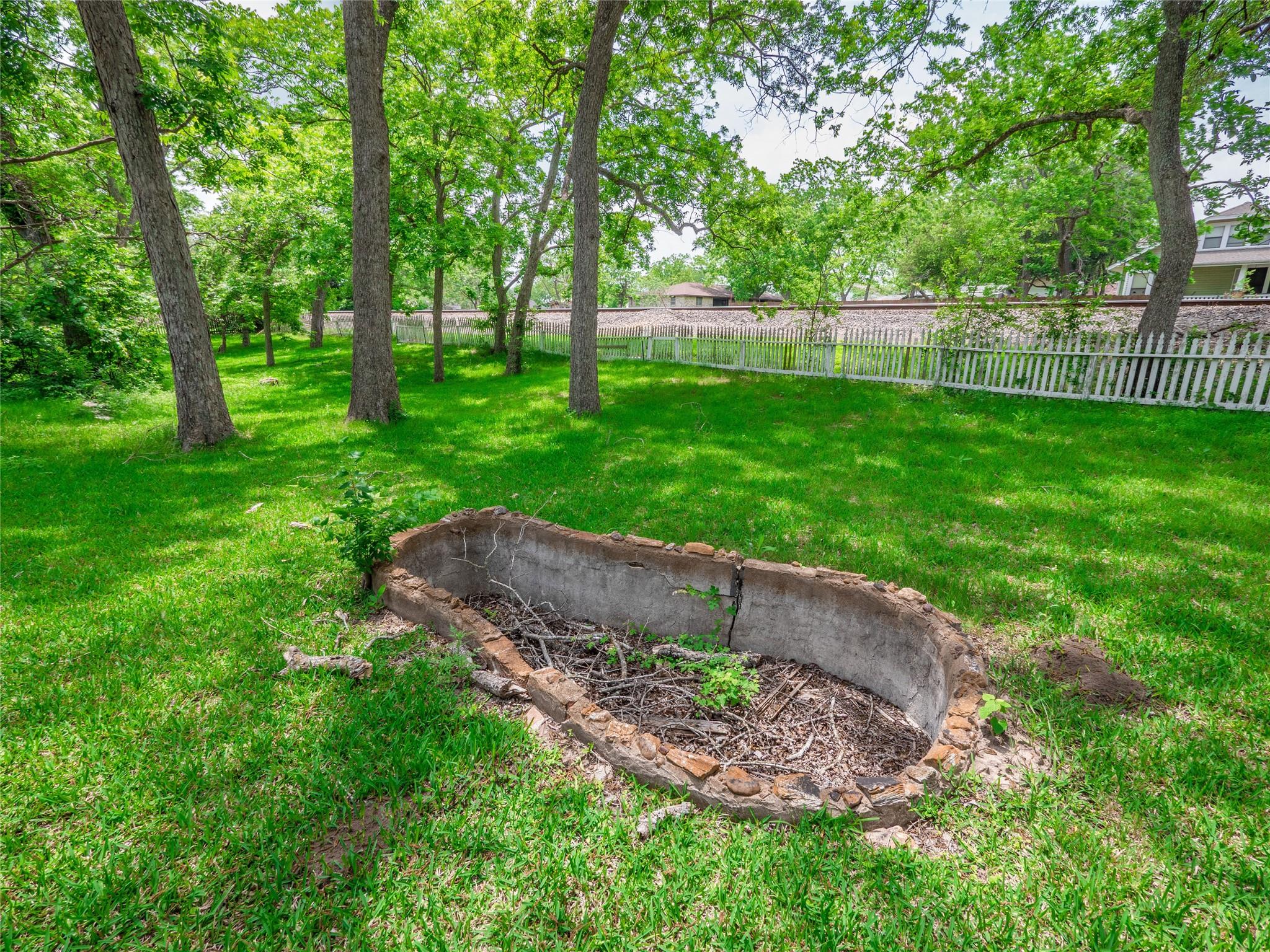 262 W Richmond St, Giddings, TX 78942