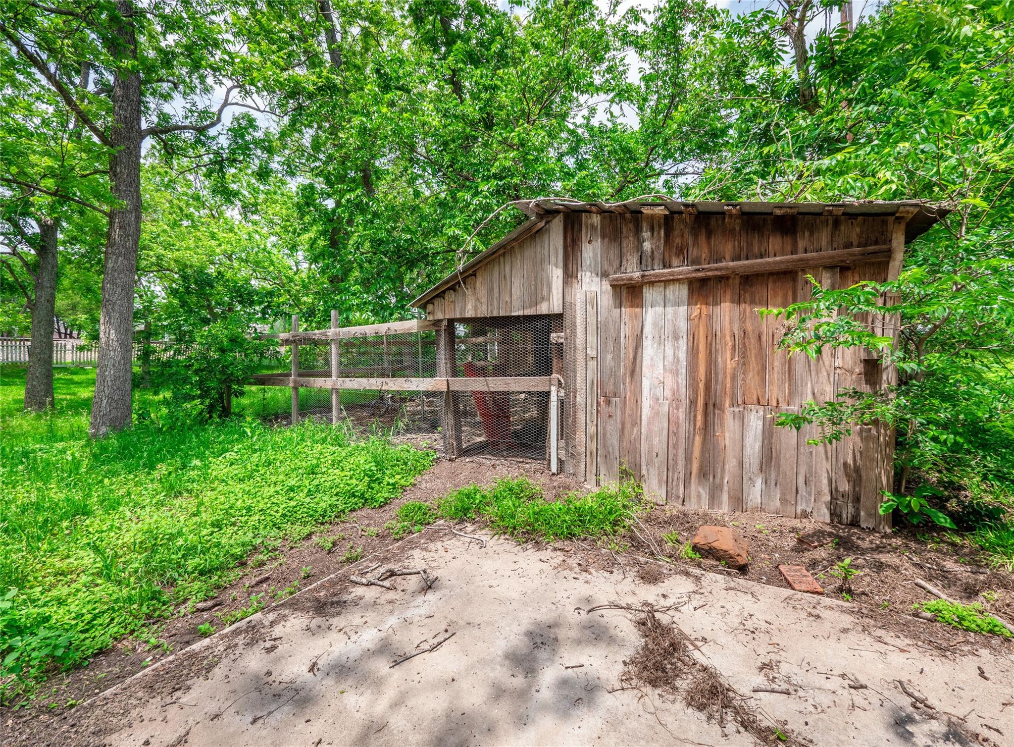 262 W Richmond St, Giddings, TX 78942