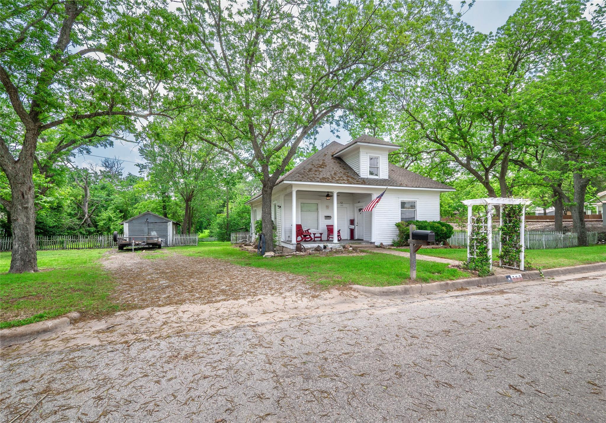 262 W Richmond St, Giddings, TX 78942